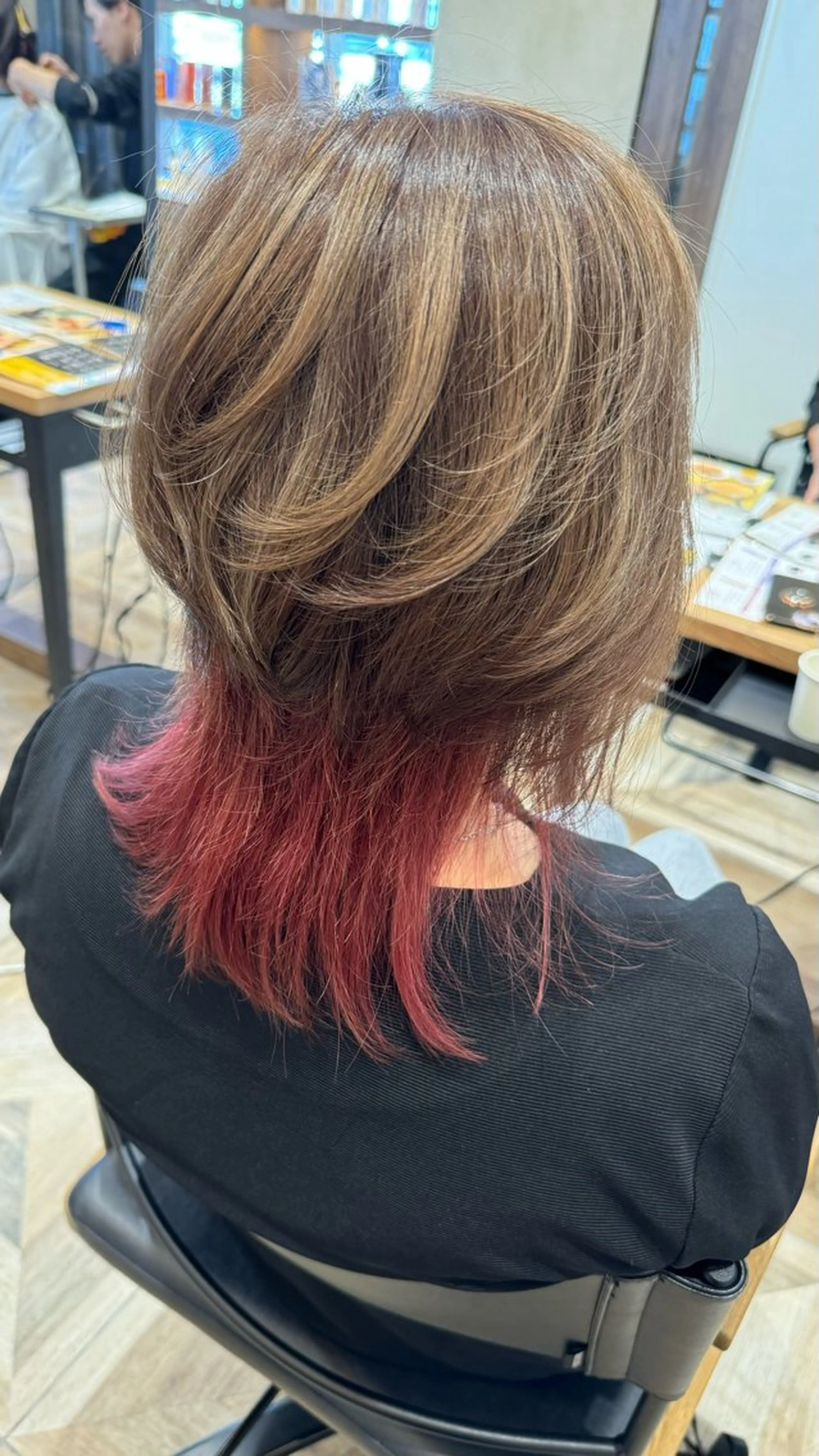 ミディアム 鈴木 佐菜のヘアスタイル