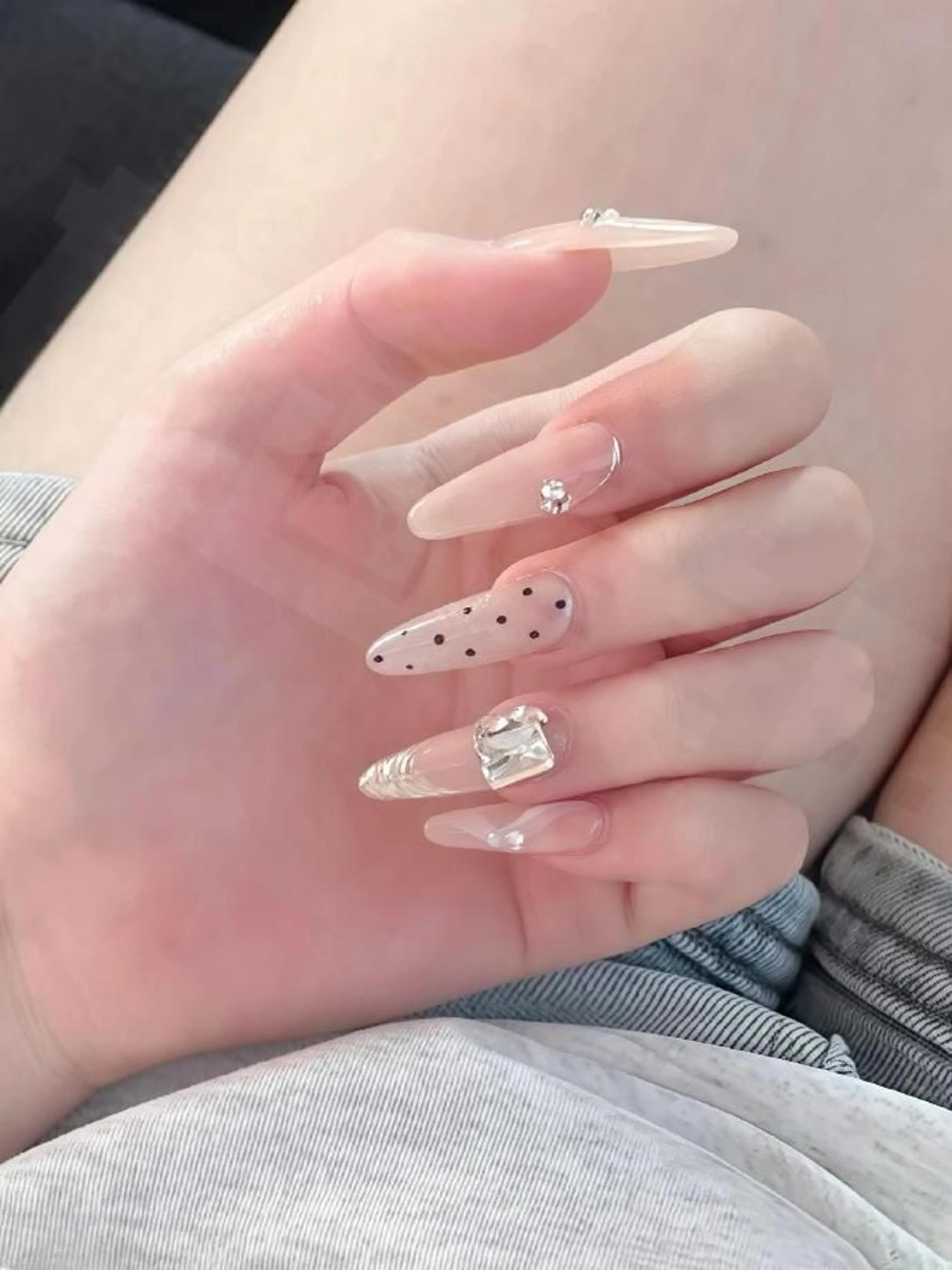 カラー グラデーションカラー ピンクカラー ハンドネイル AIN Nailのネイルデザイン