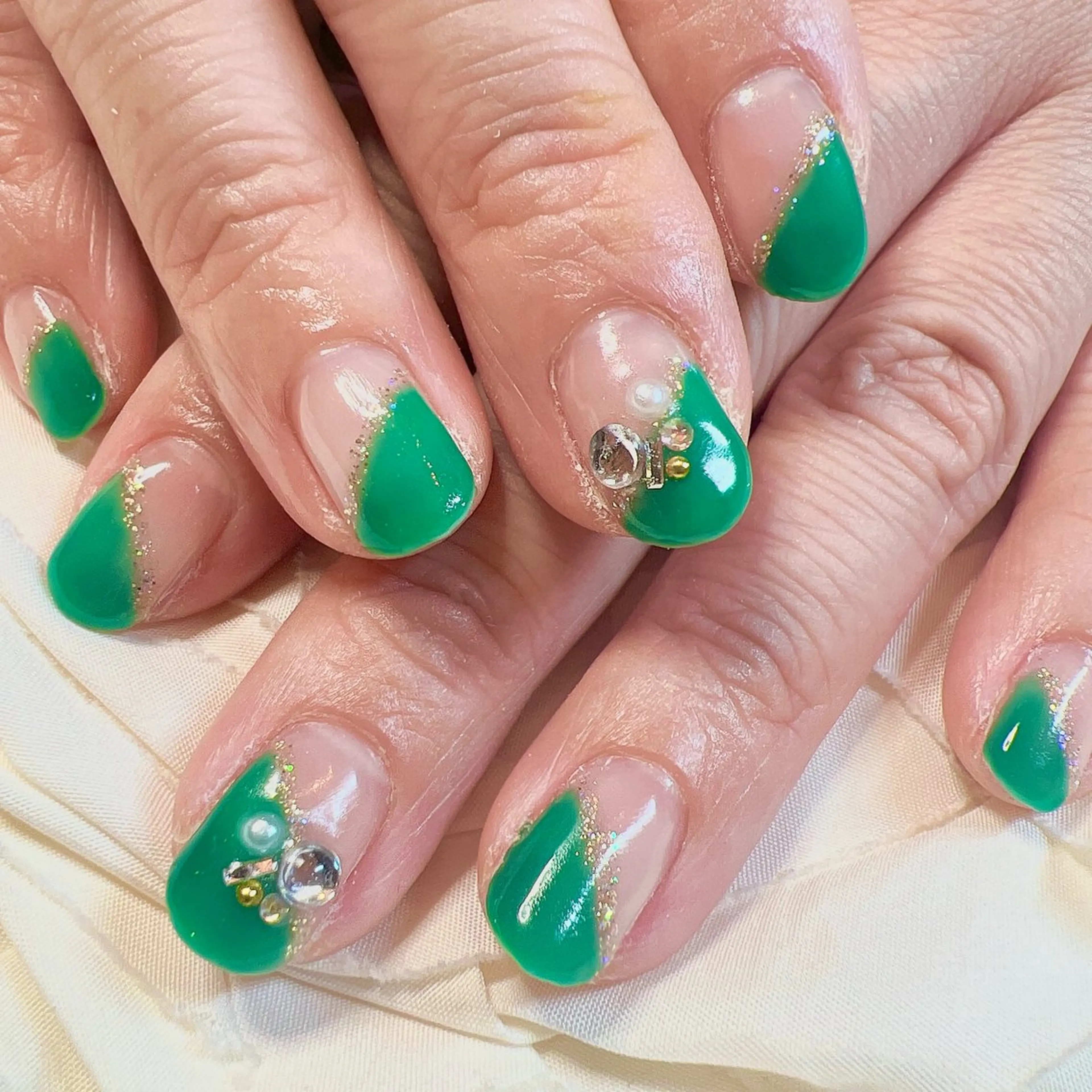 ネイル ハンドネイル MIKA／耳ツボ ／マグネットネイルのネイルデザイン