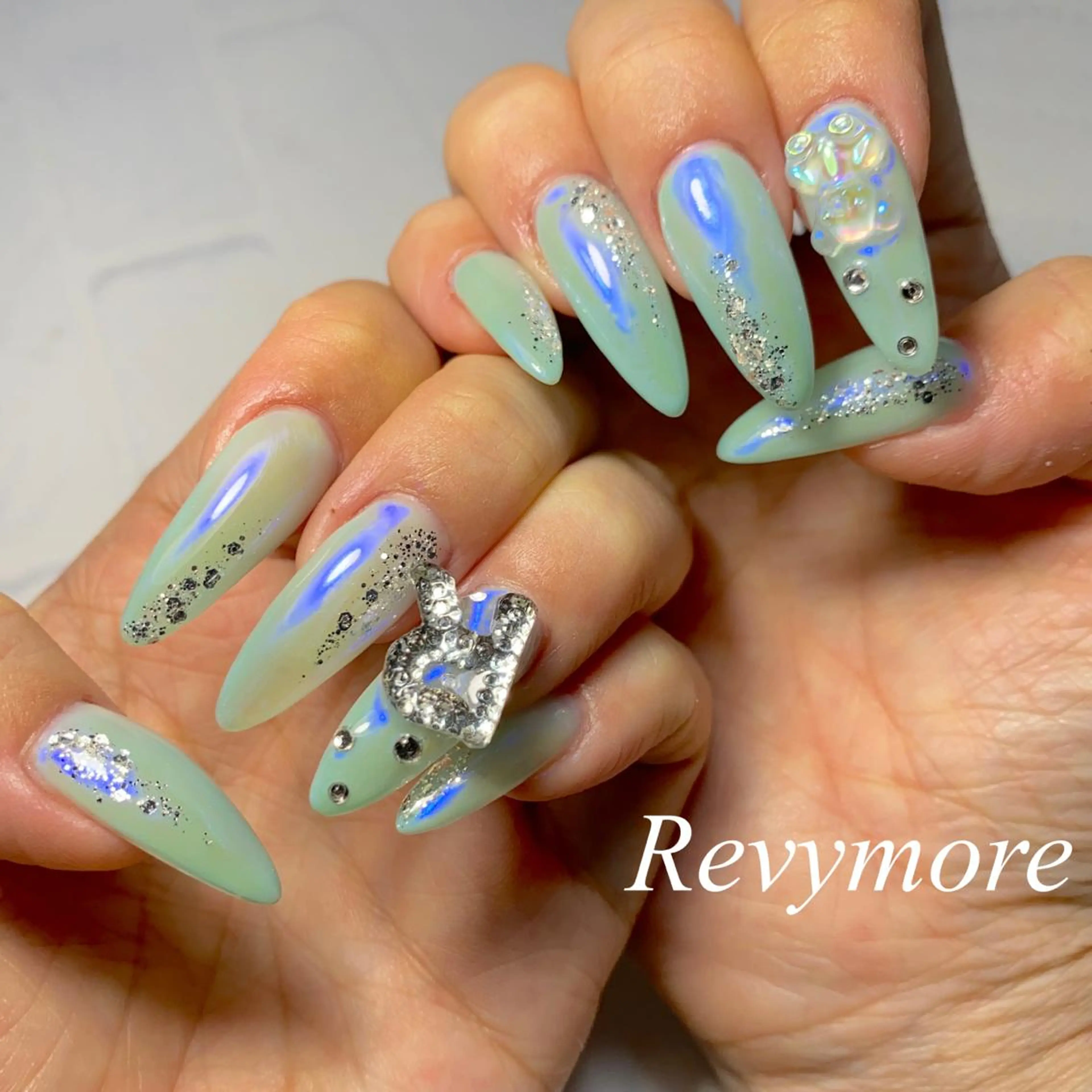 セミロング ネイル 韓国風ヘア ブルー ジェルネイル キラキラネイル 韓国ネイル nail salon Revymoreのネイルデザイン