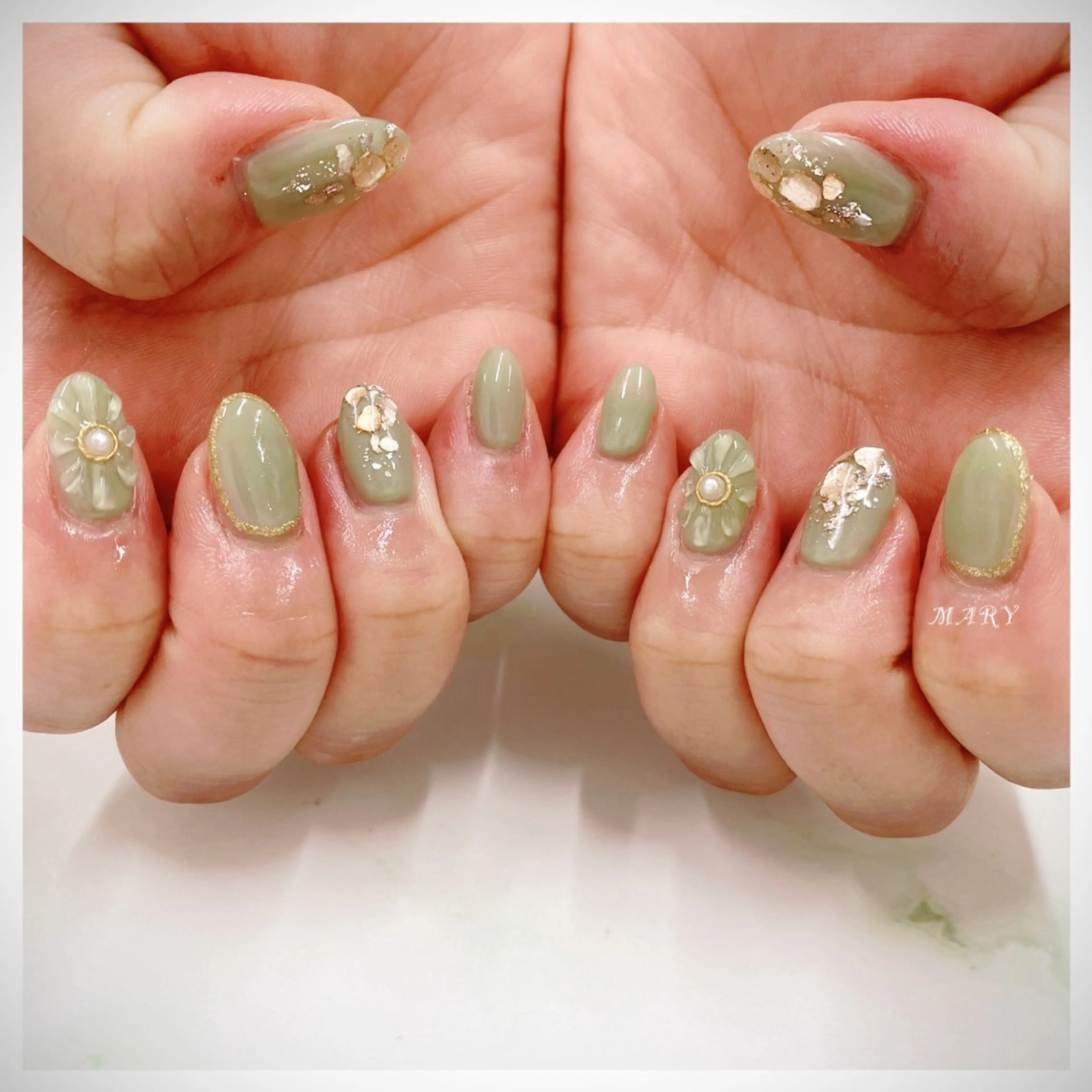 ネイル フラワーネイル グリーン ニュアンスネイル ワンカラーネイル Mary nail .narumiのネイルデザイン