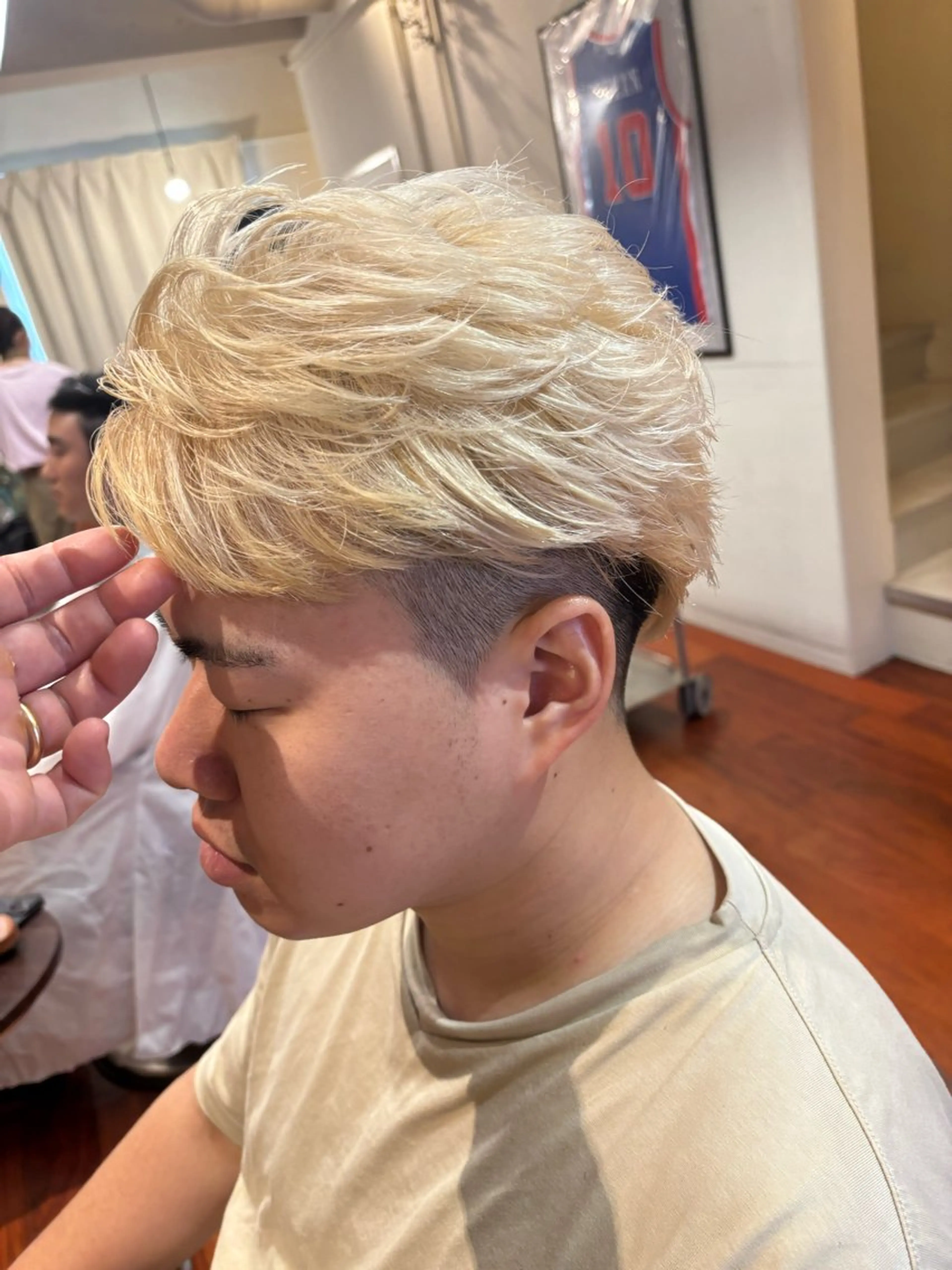 ショート カラー メンズ ブロンド ホワイトブロンド カット ヘアカラー トリートメント ヘアセット CAMUE HAIR SALON所属・CAMUE代表 Masaのヘアスタイル