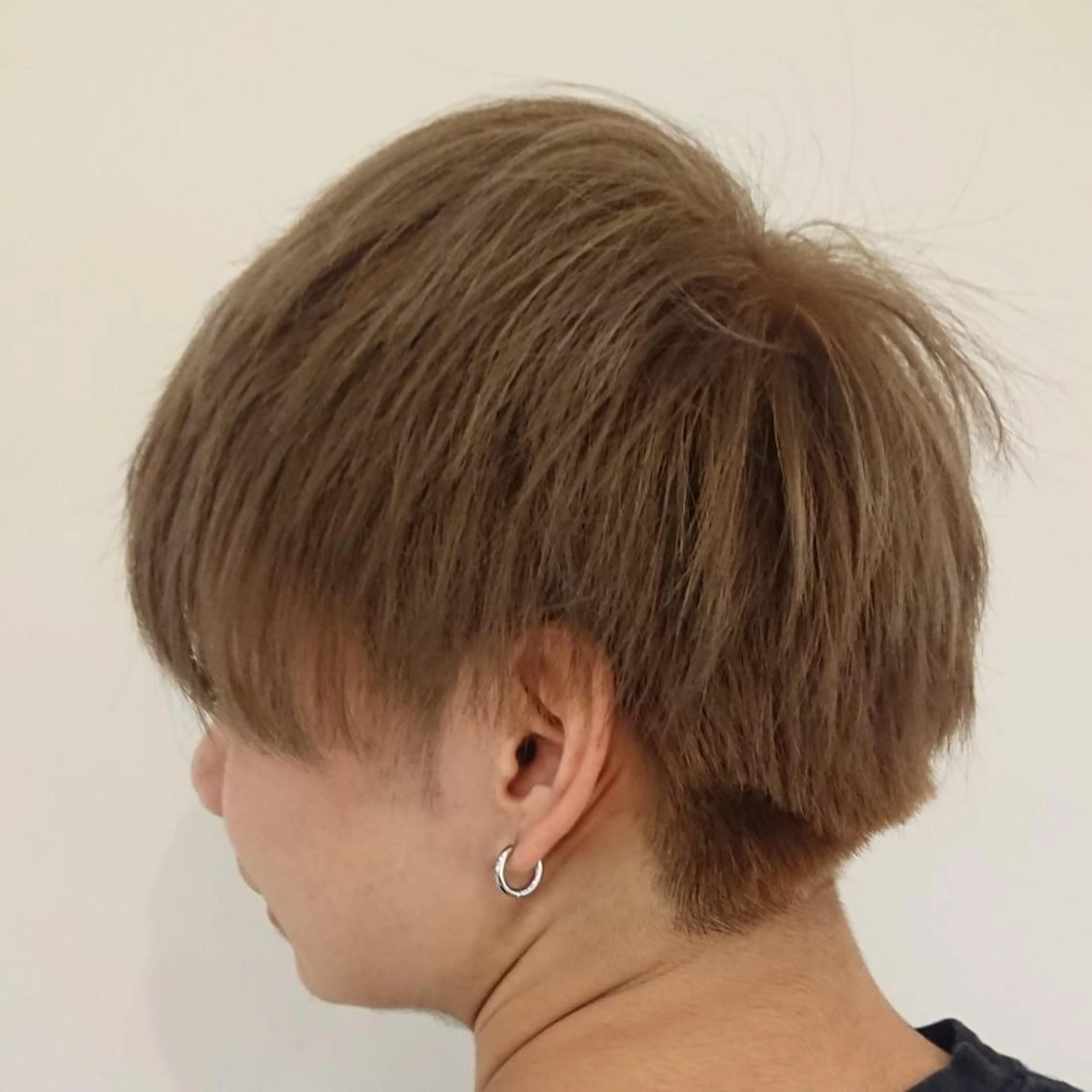 メンズ ヘアカラー ブリーチ/ヘアケア/ 艶髪/イギチハルのヘアスタイル