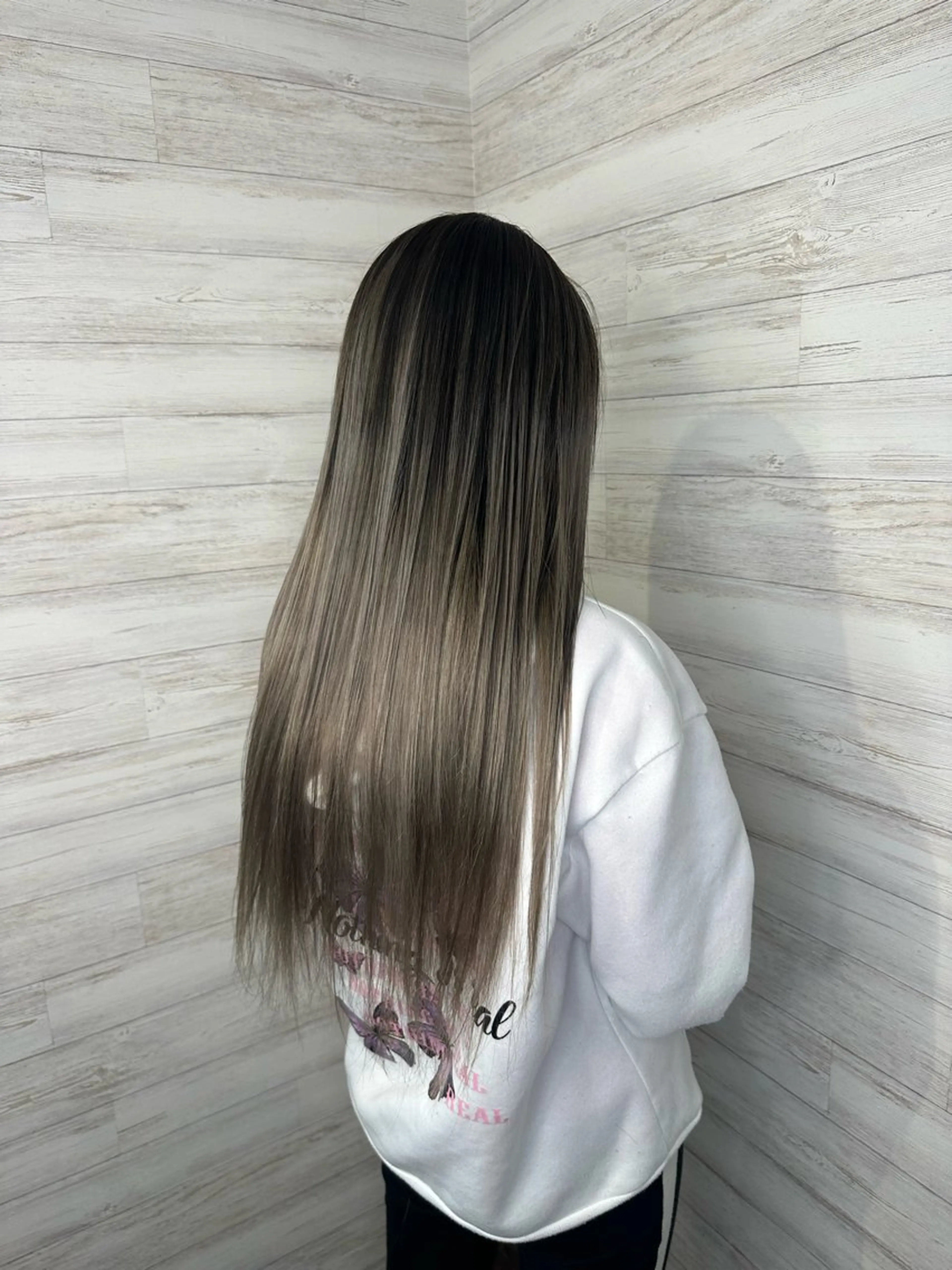 ロング レイヤーカット AWANIKO 浦添店のヘアスタイル