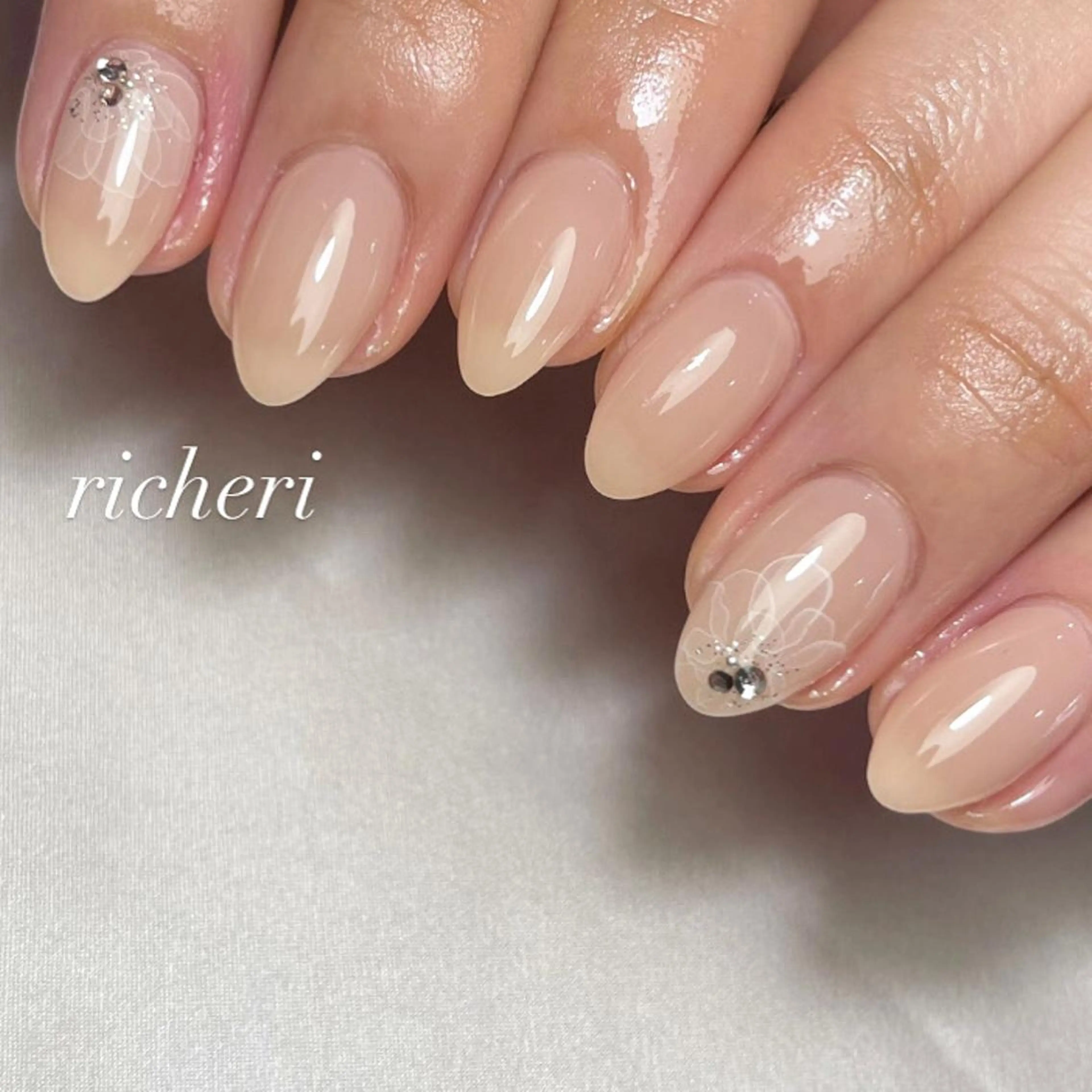 ミディアム ネイル ハンドネイル richeri beautyのエステ・リラクイメージ