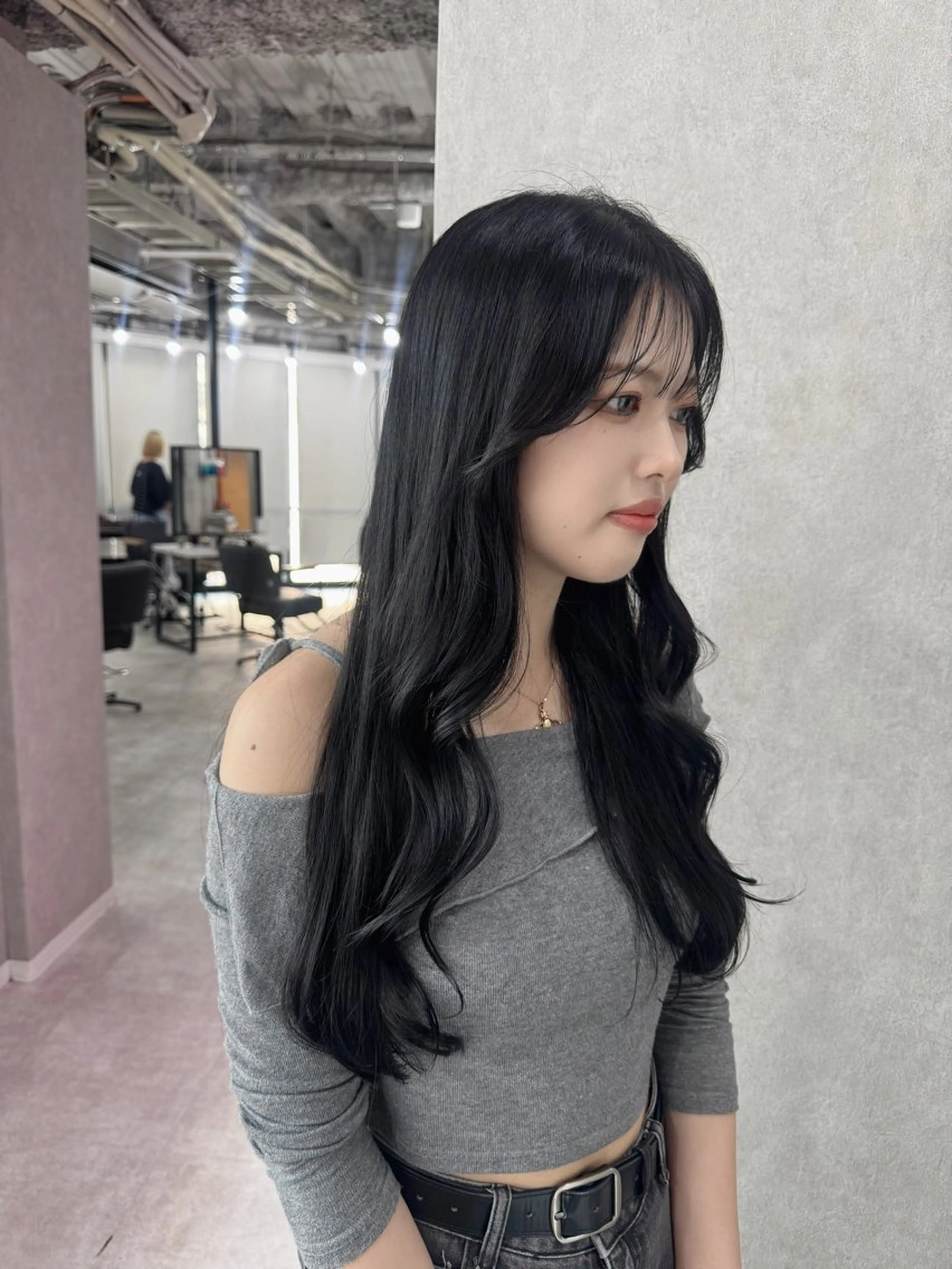 ロング カラー アッシュ アッシュブラウン ベージュカラー 黒髪 ブリーチ カット ヘアカラー トリートメント 赤み無し柔らかカラー 【梅田】madokaのヘアスタイル