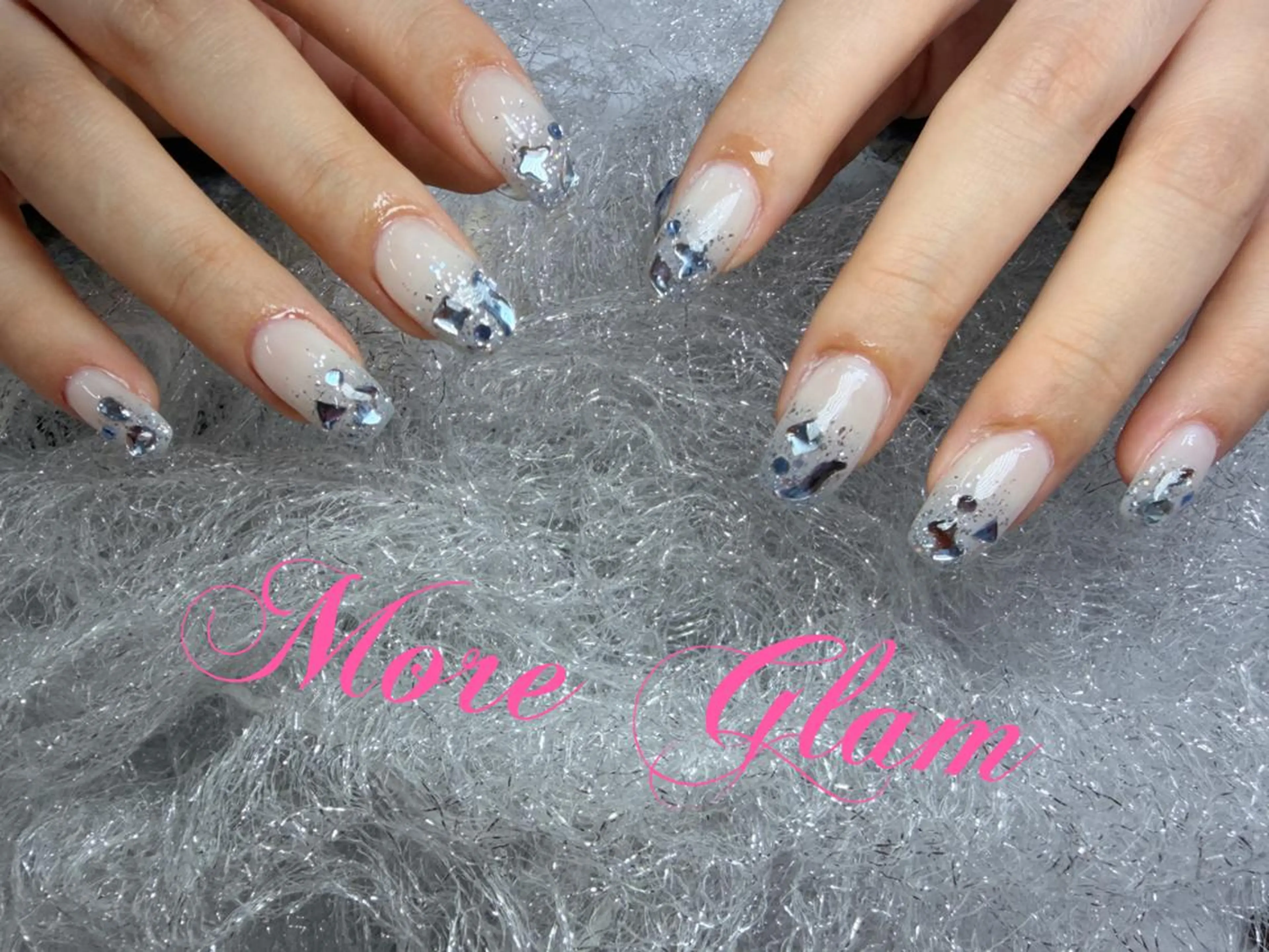 ネイル 長さ出し フットネイル フレンチネイル ジェルネイル ガラスフレンチ MoreGlam Nailsのネイルデザイン