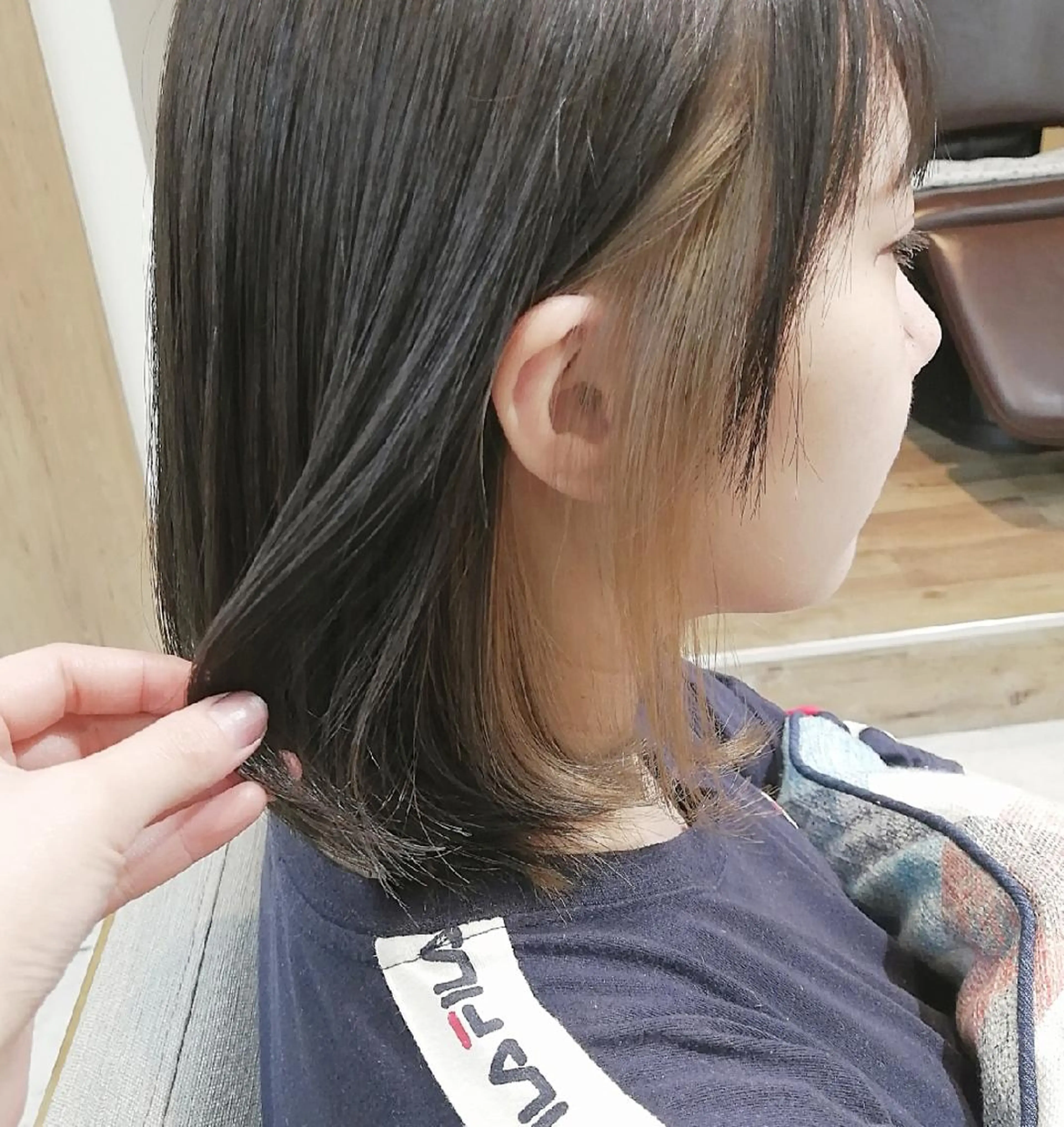 ミディアム カラー ベージュカラー デザインカラー ミルクティーベージュ hase _のヘアスタイル