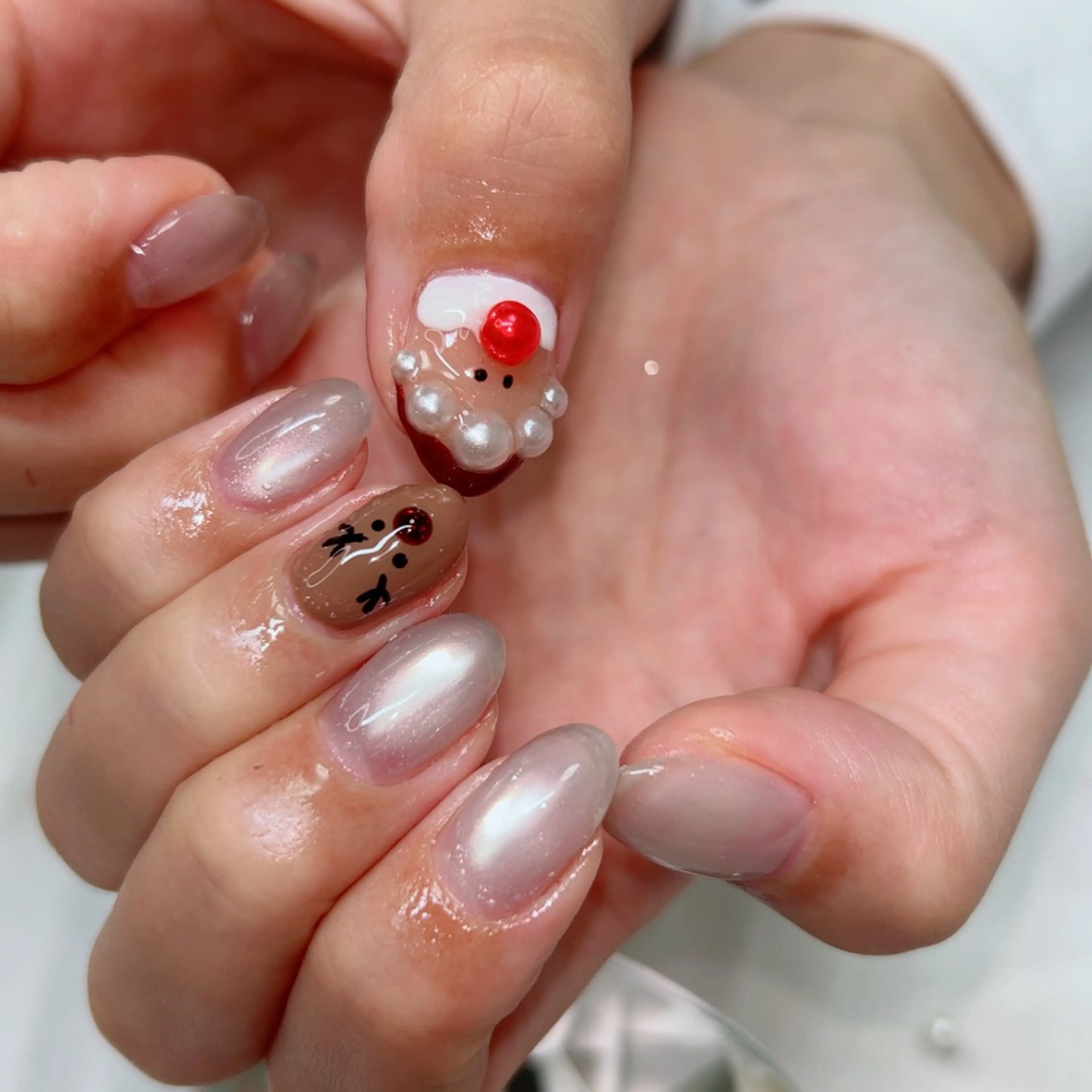 ネイル オーロラネイル ミラーネイル オフィスネイル ワンカラーネイル シンプルネイル ハンドネイル Cute Tips nailのネイルデザイン