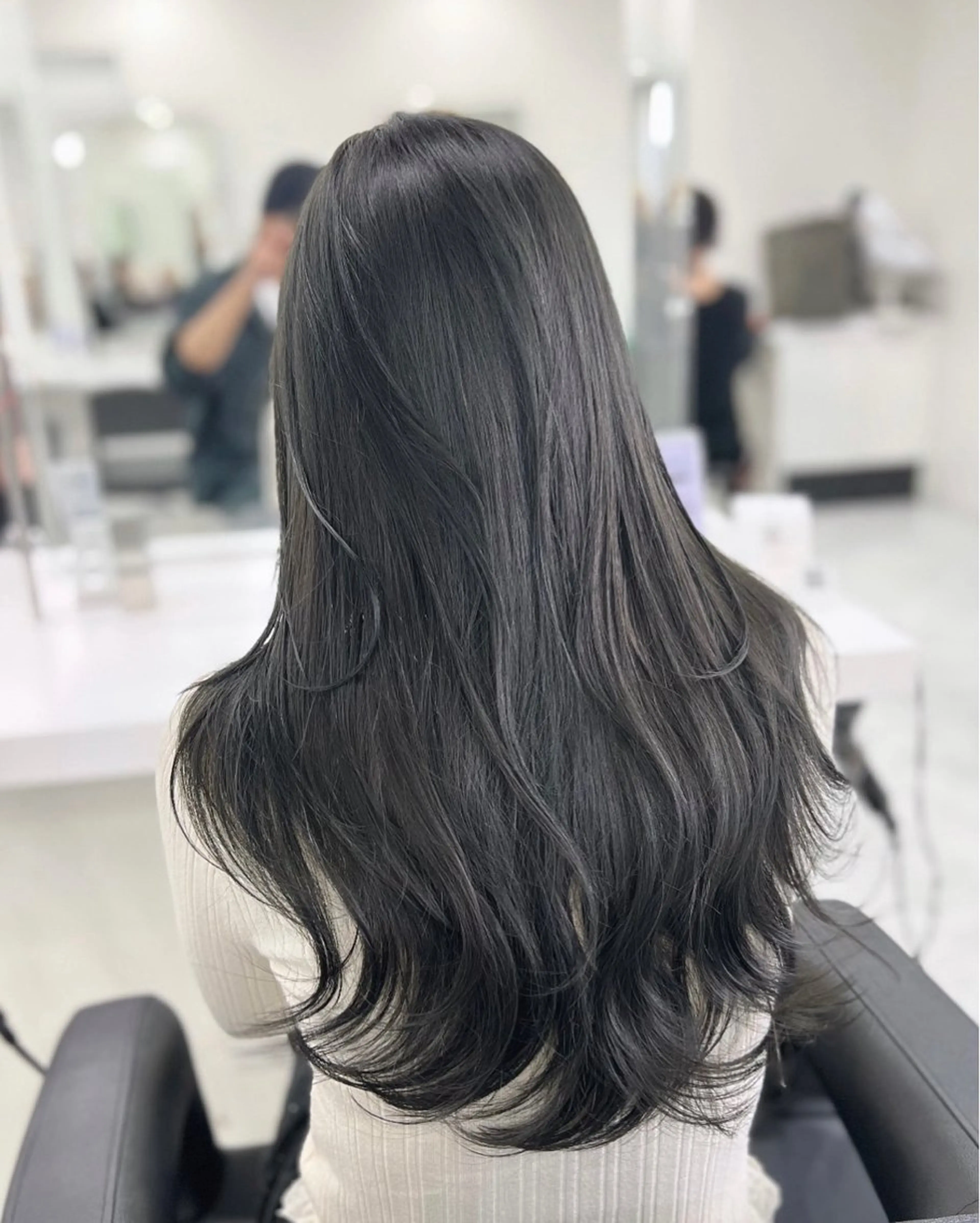 ロング カラー 透明感カラー🫧 レイヤーカットのヘアスタイル