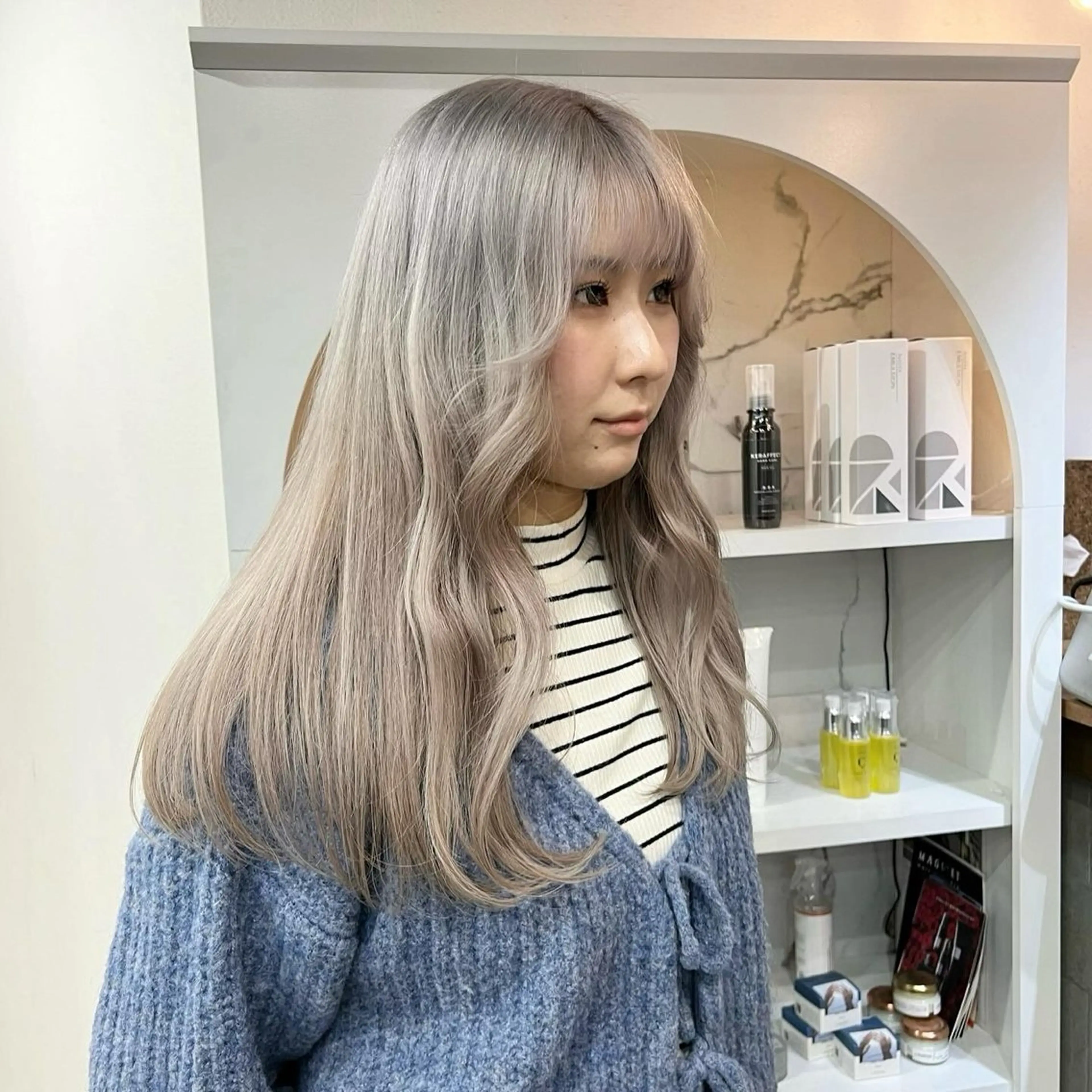 《シルバー🪩》ダブルカラー＋トリートメント（ブリーチ1回​〜​）の写真