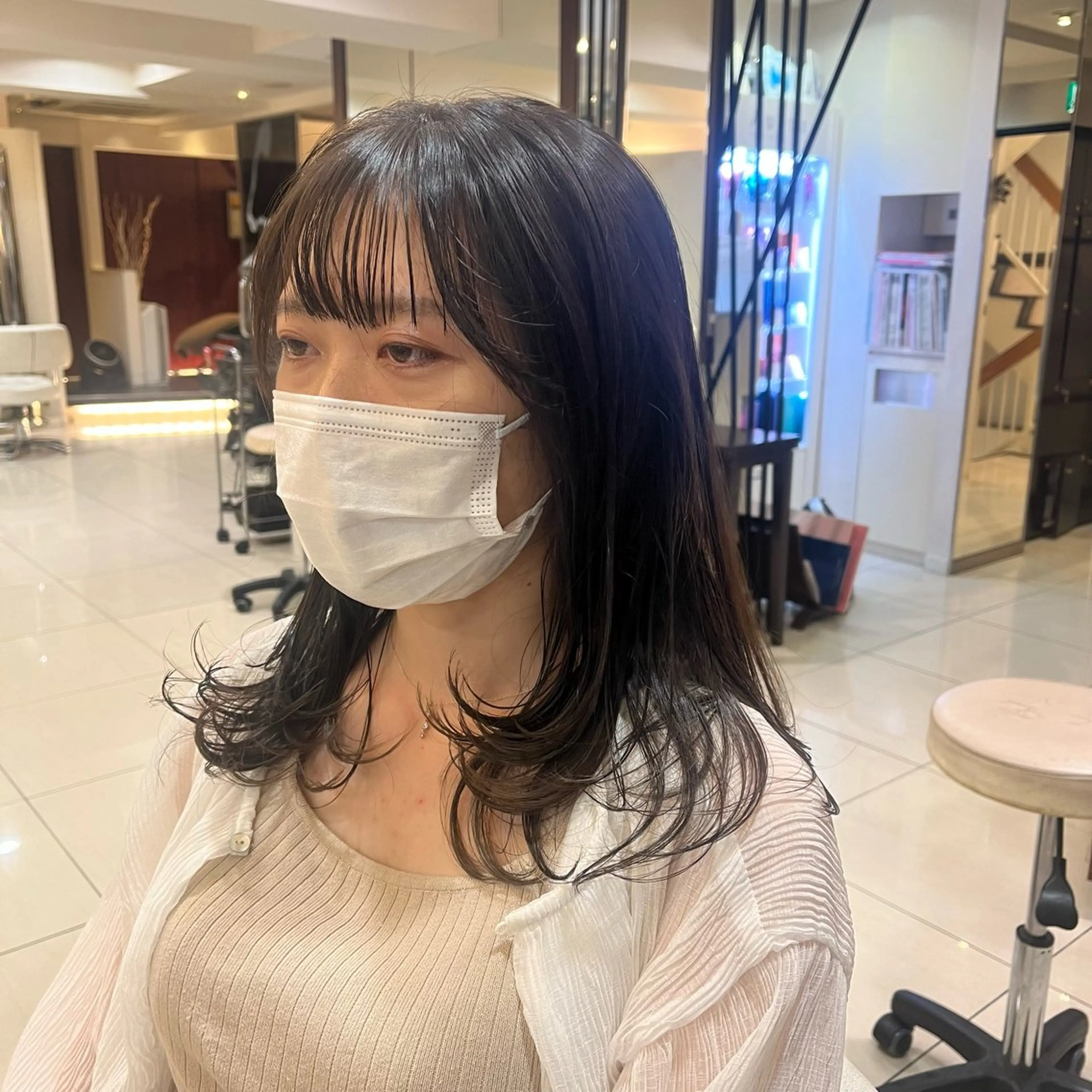 ミディアム カラー 透明感カラー レイヤーカット 透明感カラー/ くびれヘア/館岡俊平のヘアスタイル