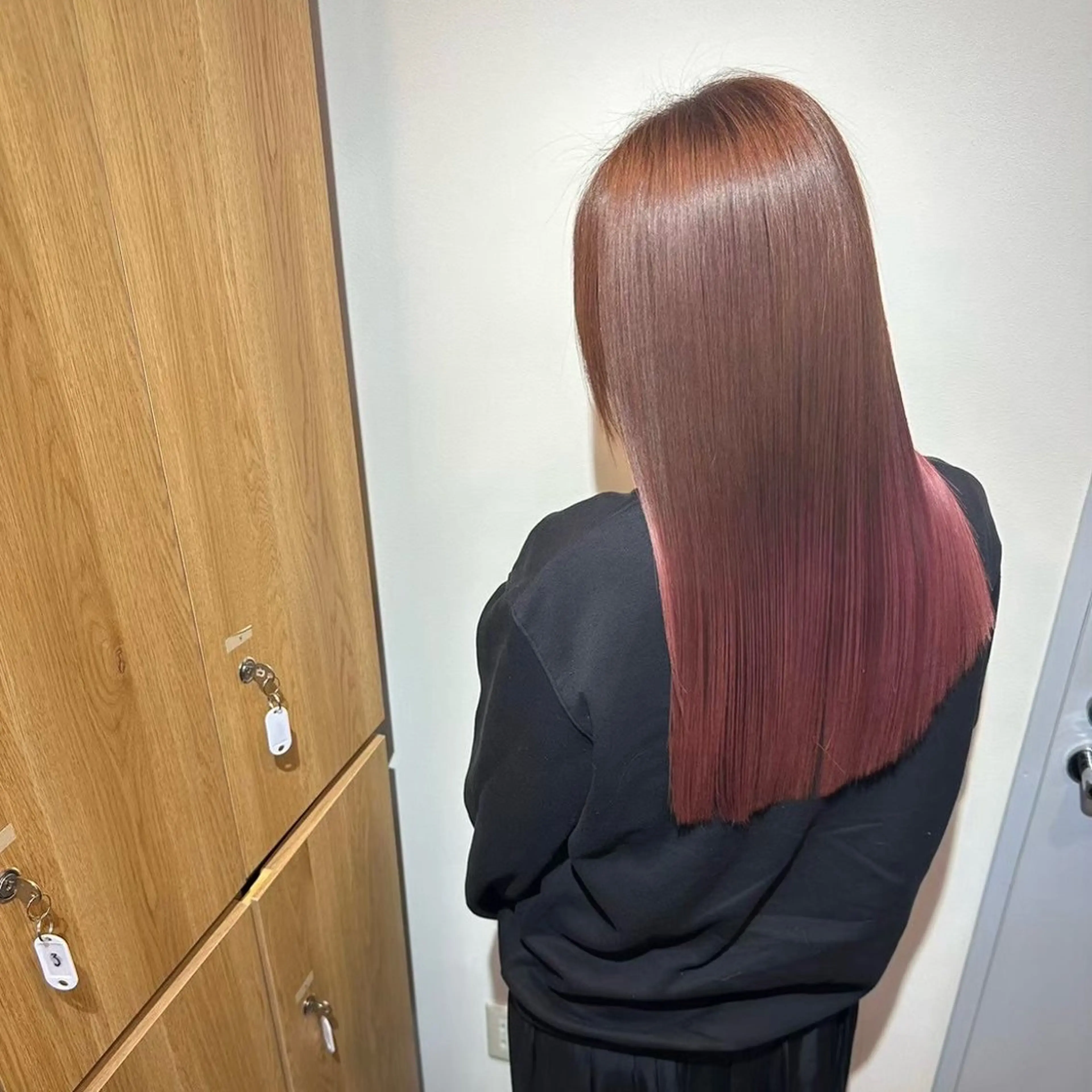 ロング 岡田 佳子のヘアスタイル