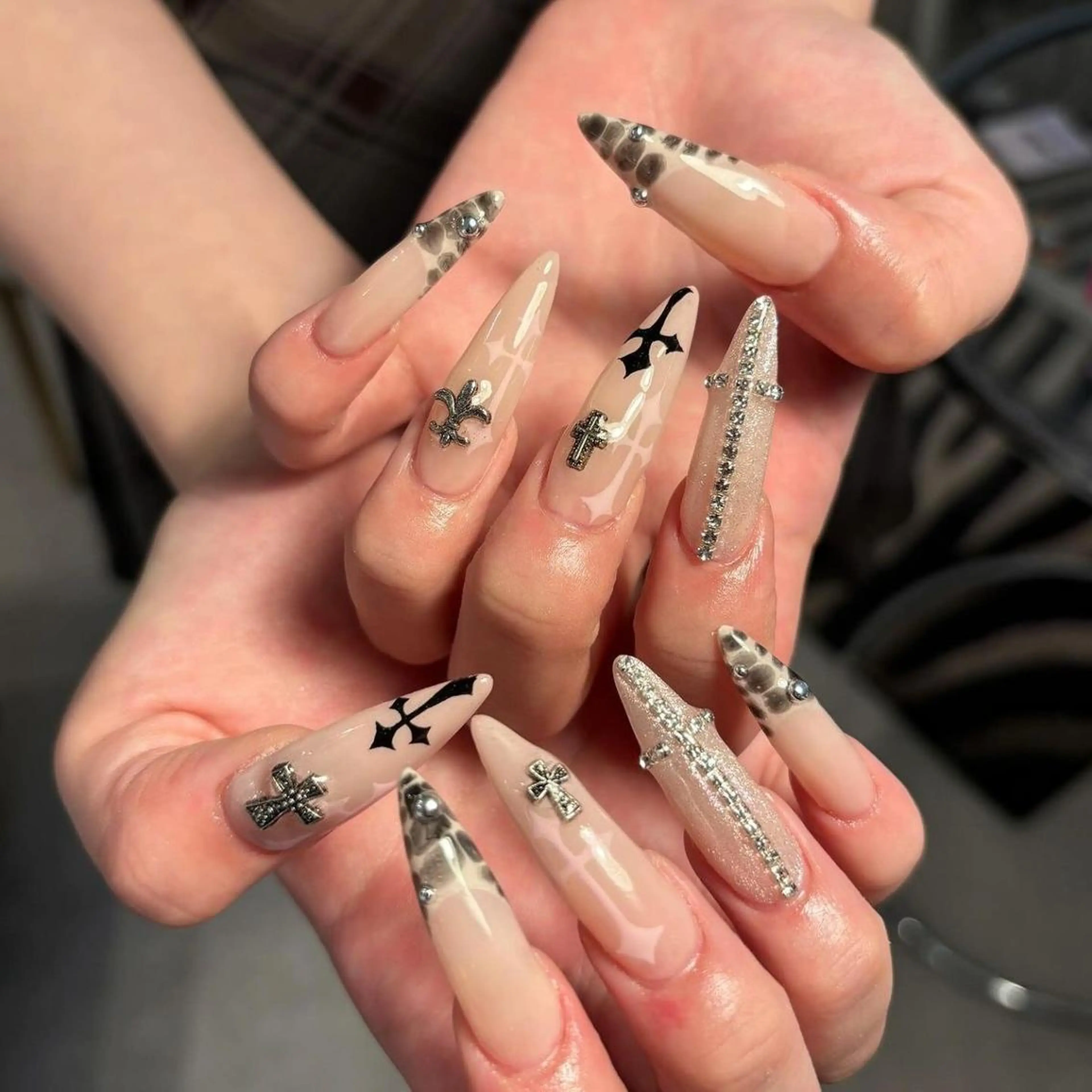 ネイル 長さ出し グラデーション 卒業式 キラキラネイル マグネットネイル Yuu🎀 Belle Nailのネイルデザイン