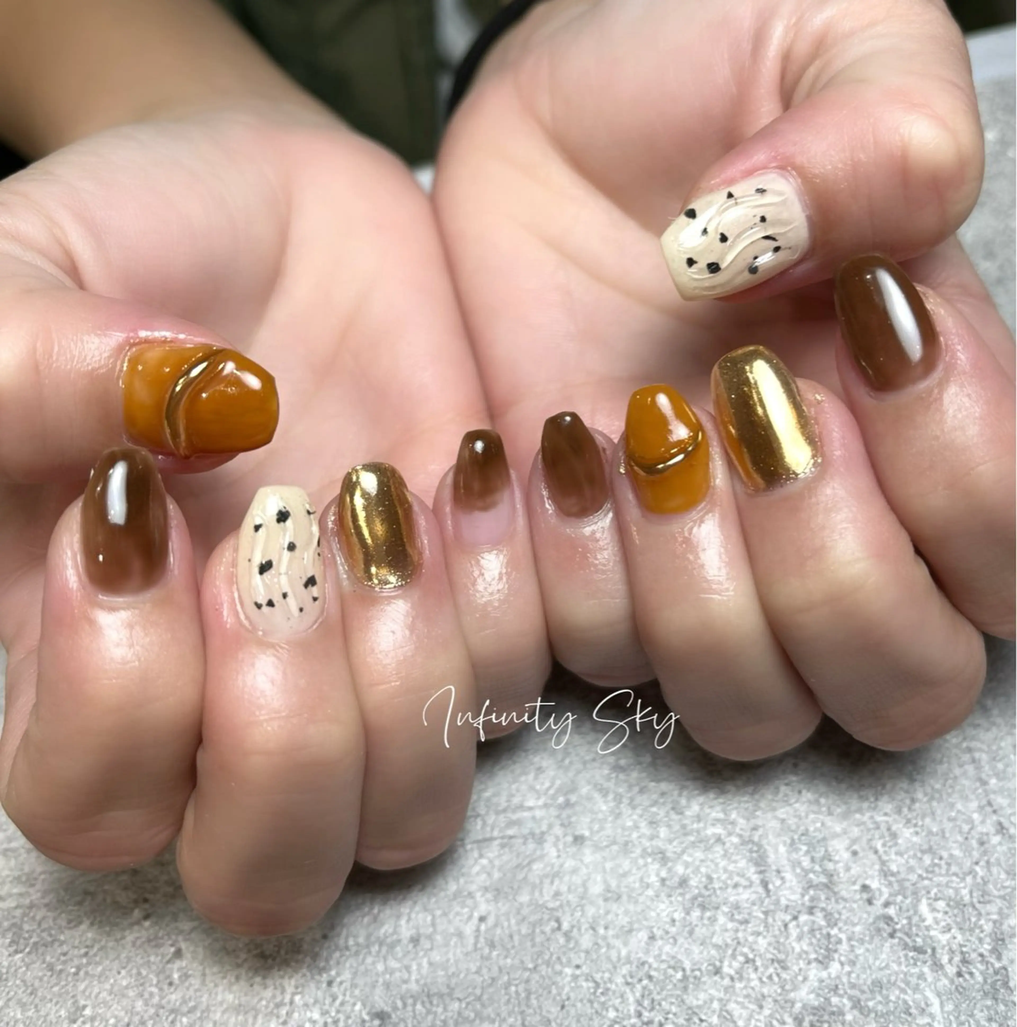 ネイル ブラウン ミラーネイル ニュアンスネイル ハンドネイル infinity skyのネイルデザイン