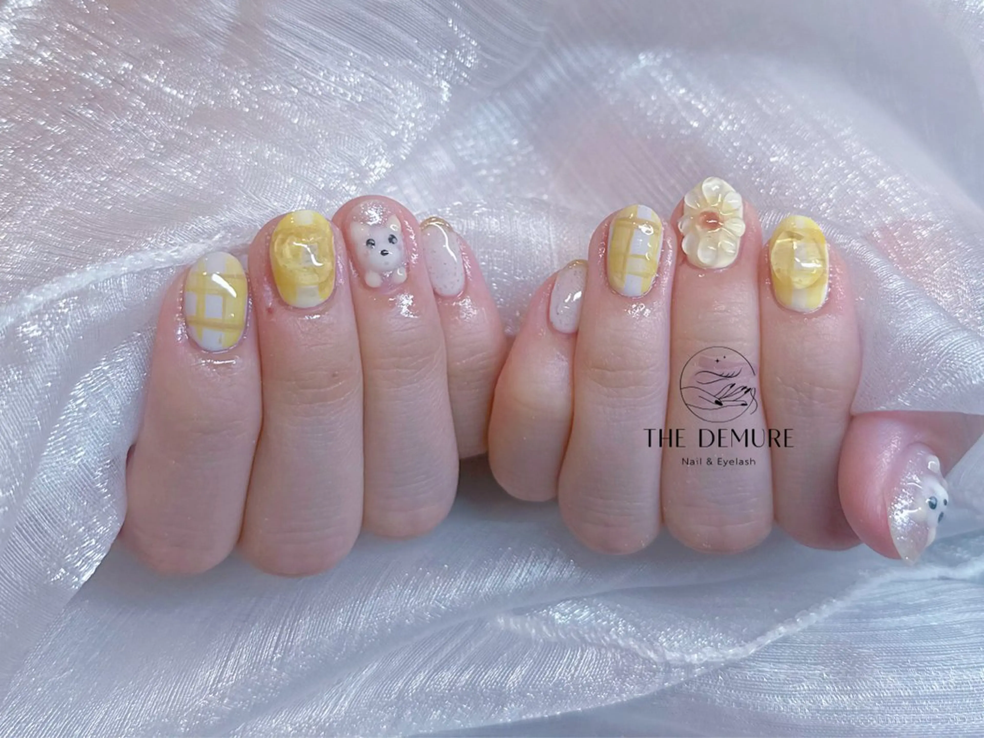 ネイル アートネイル キラキラネイル 韓国ネイル 水色 ロングネイル ハンドネイル ハンドケア NailDemure 【銀座店】のネイルデザイン