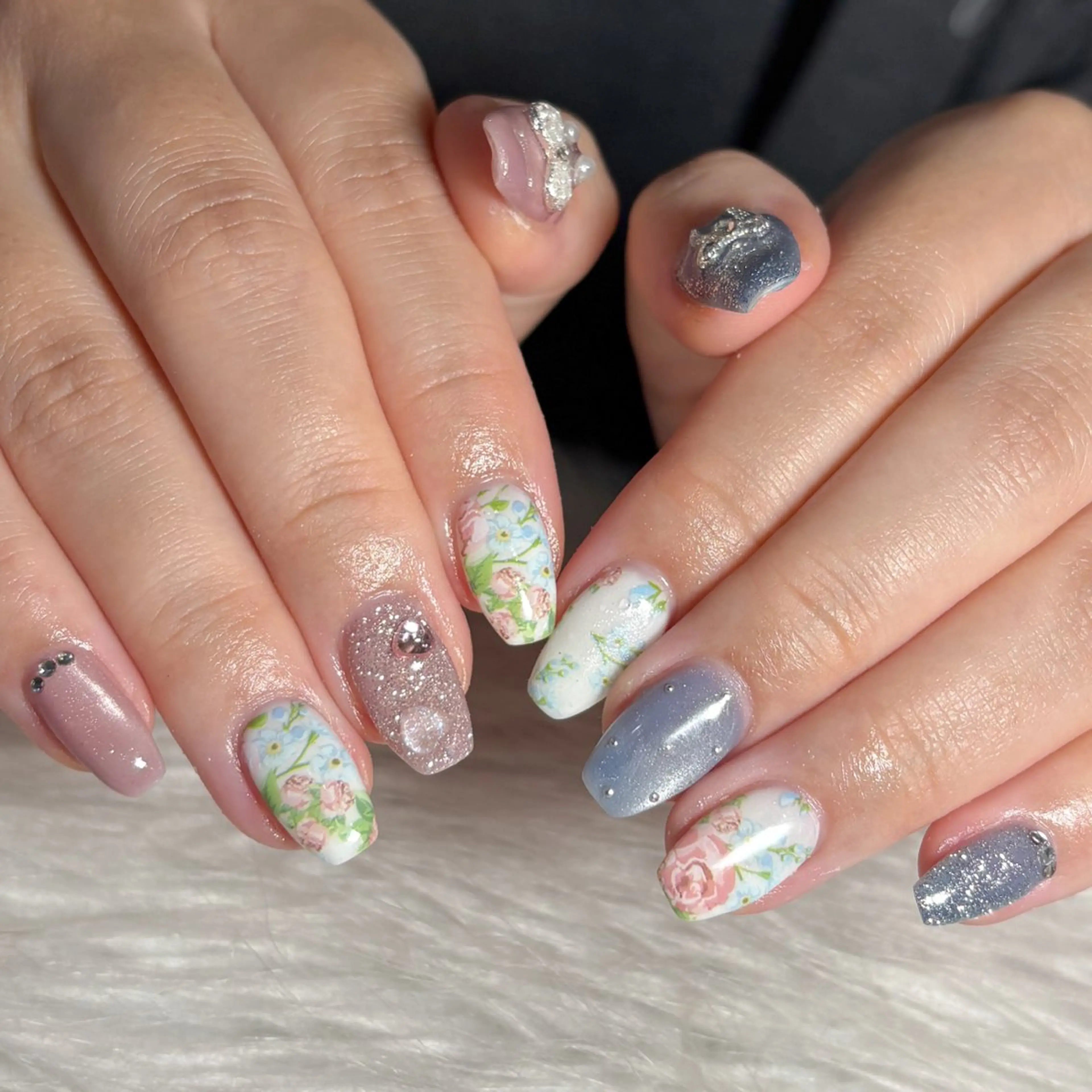 ネイル ハンドネイル LAVISH manaのネイルデザイン