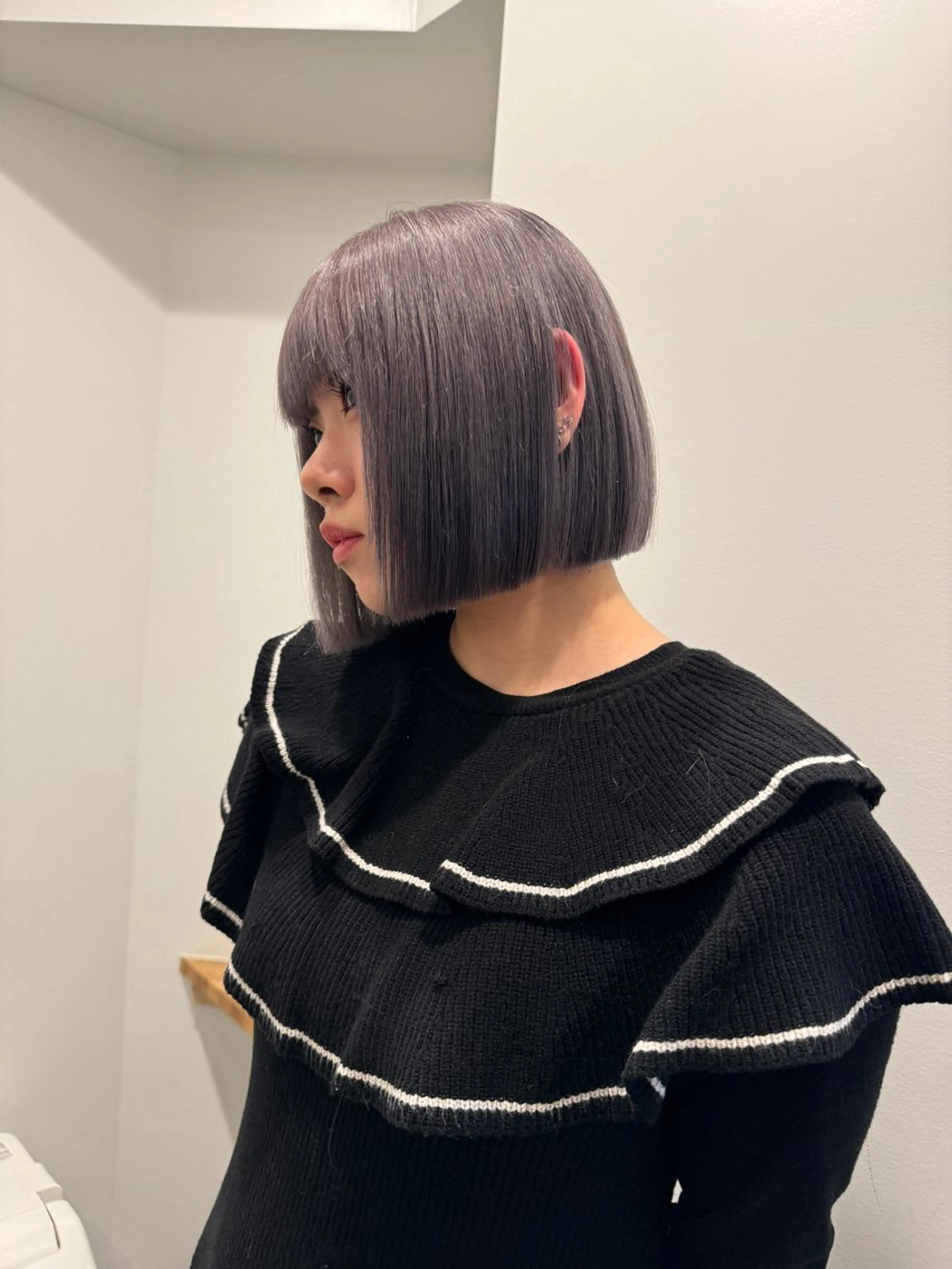 ミディアム カラー 切りっぱなしボブ レイヤー/縮毛矯正のヘアスタイル