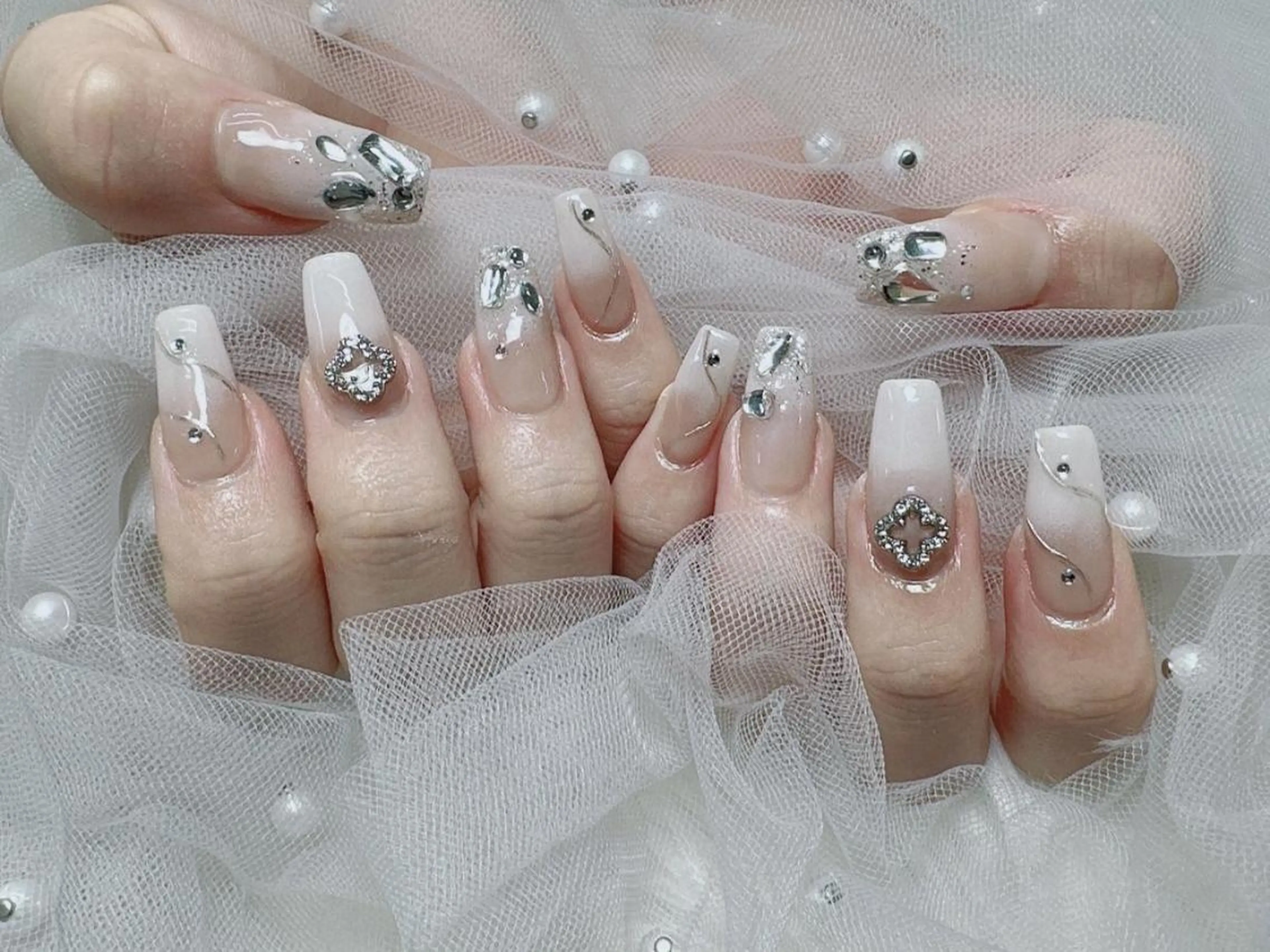 メンズ ネイル アートネイル フレンチネイル ジェルネイル キラキラネイル パラジェル Bloom kabukiのネイルデザイン