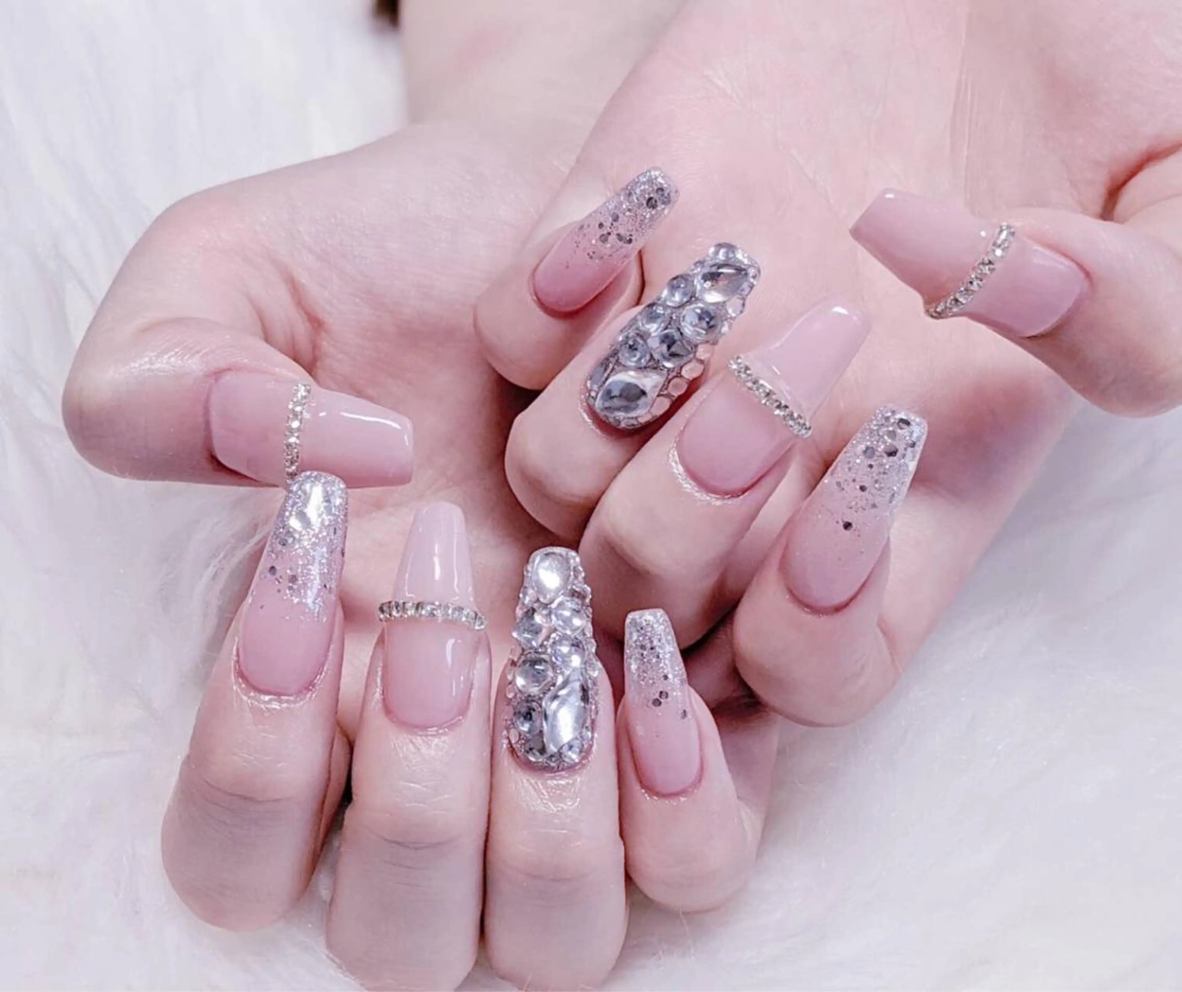 ネイル ハンドネイル MoonNail ユリ🌸のネイルデザイン