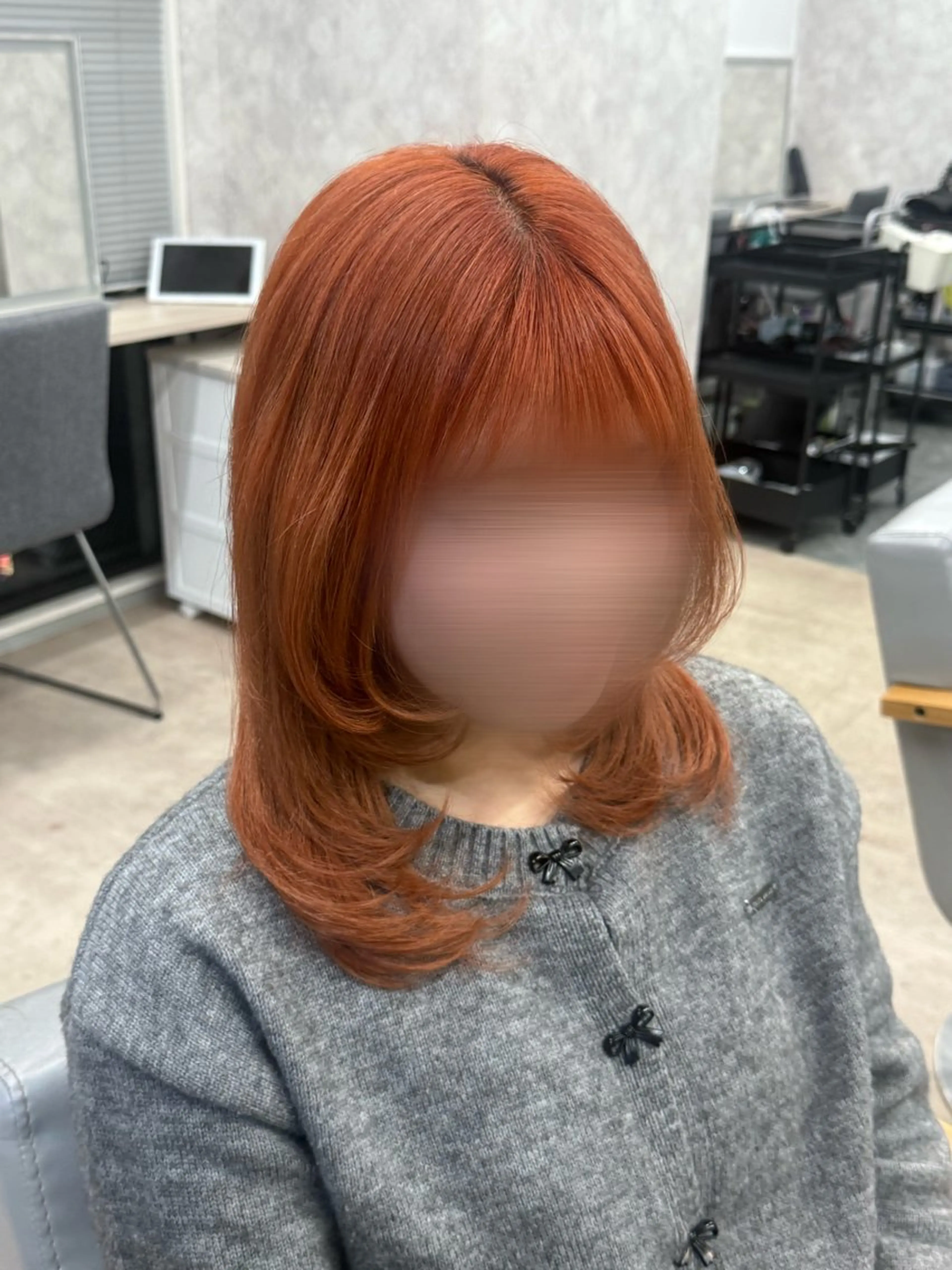 ミディアム レイヤーカット ヘアカラー Yuzumi/ ハイトーン/パーマのヘアスタイル