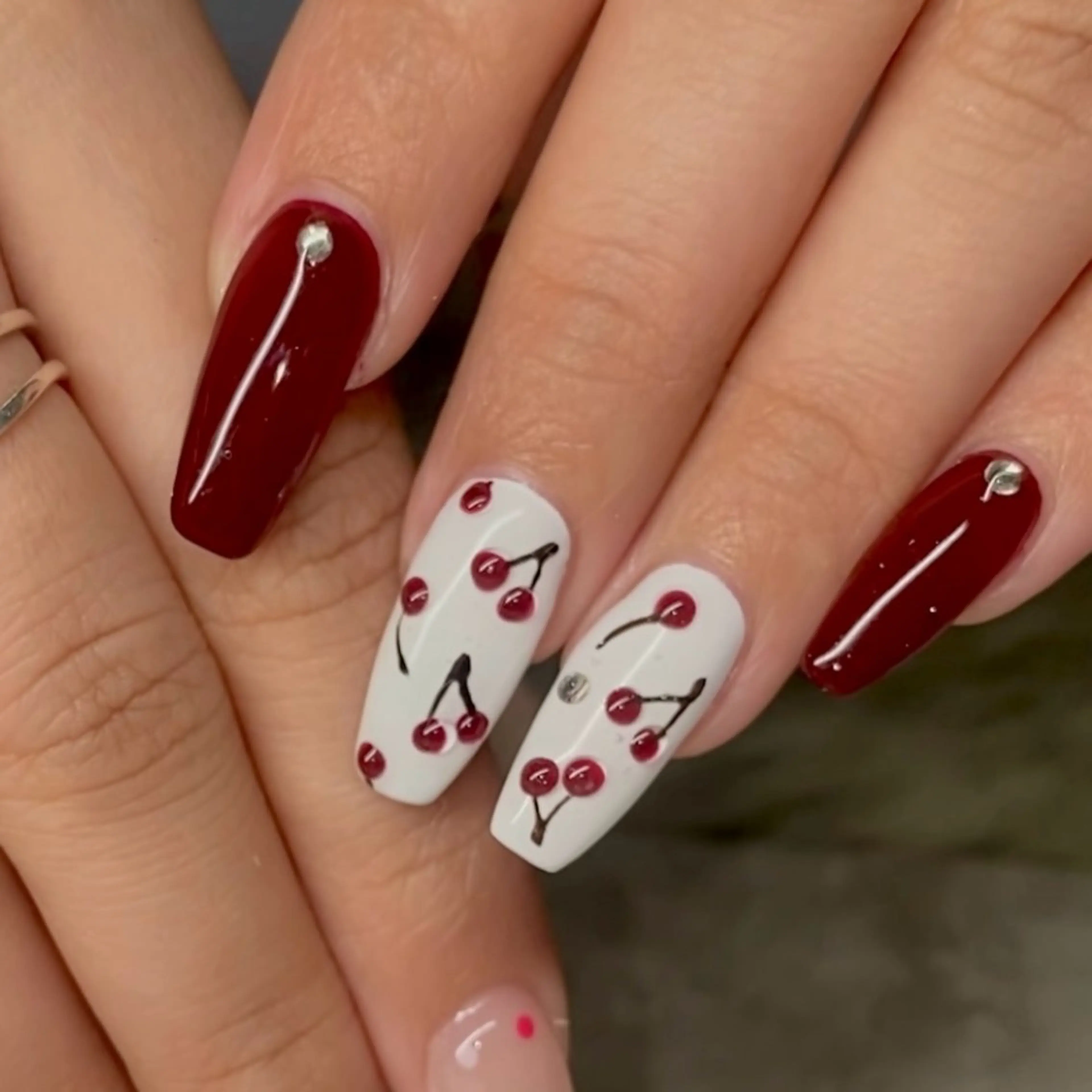 ネイル ハンドネイル Roi〈ロワ〉 Reikaのネイルデザイン