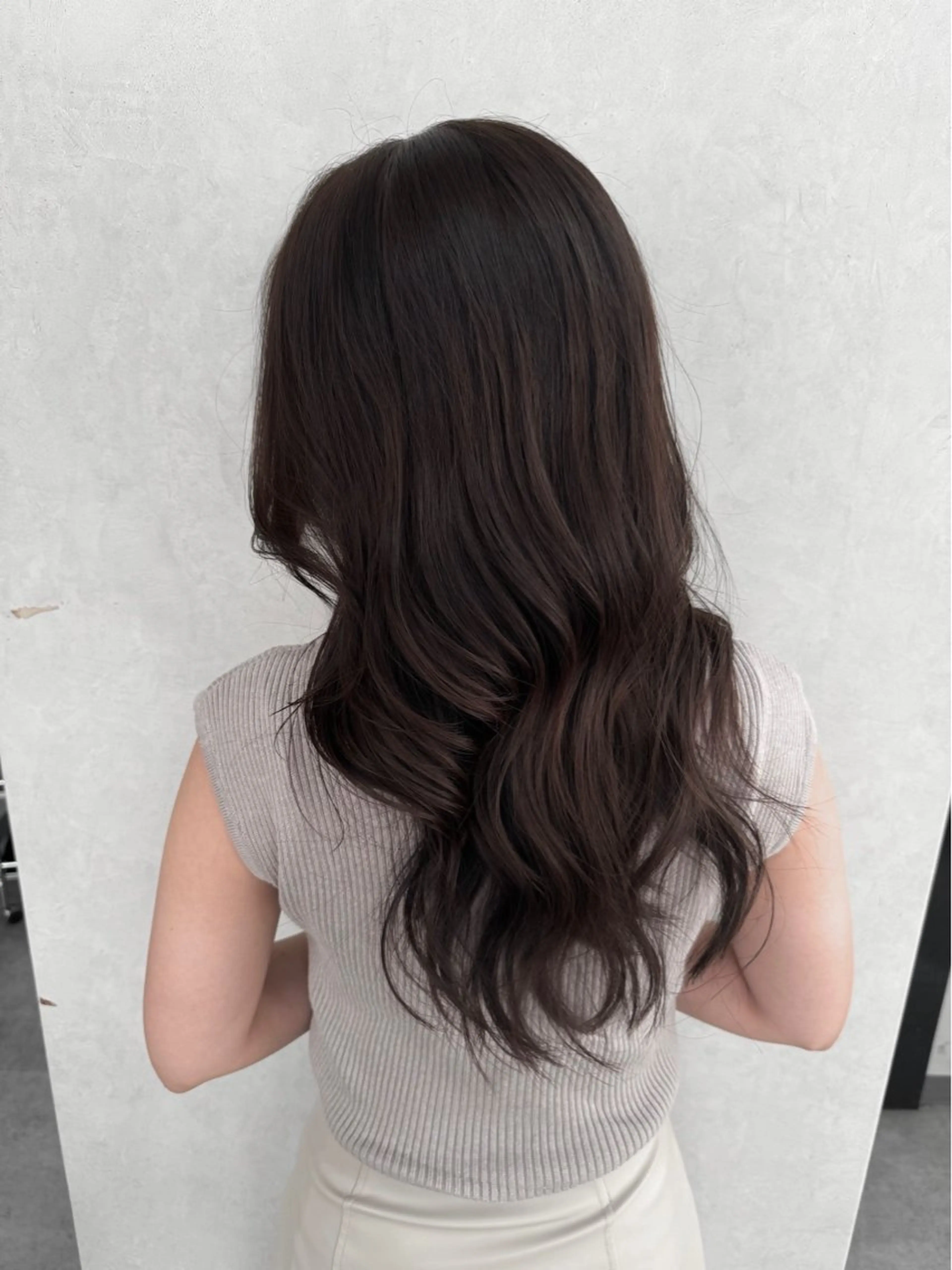 ロング カラー ベージュカラー ブリーチ グレージュ ブリーチなしカラー 顔周りカット 井本翔太.髪質改善. ベージュ.グレージュのヘアスタイル