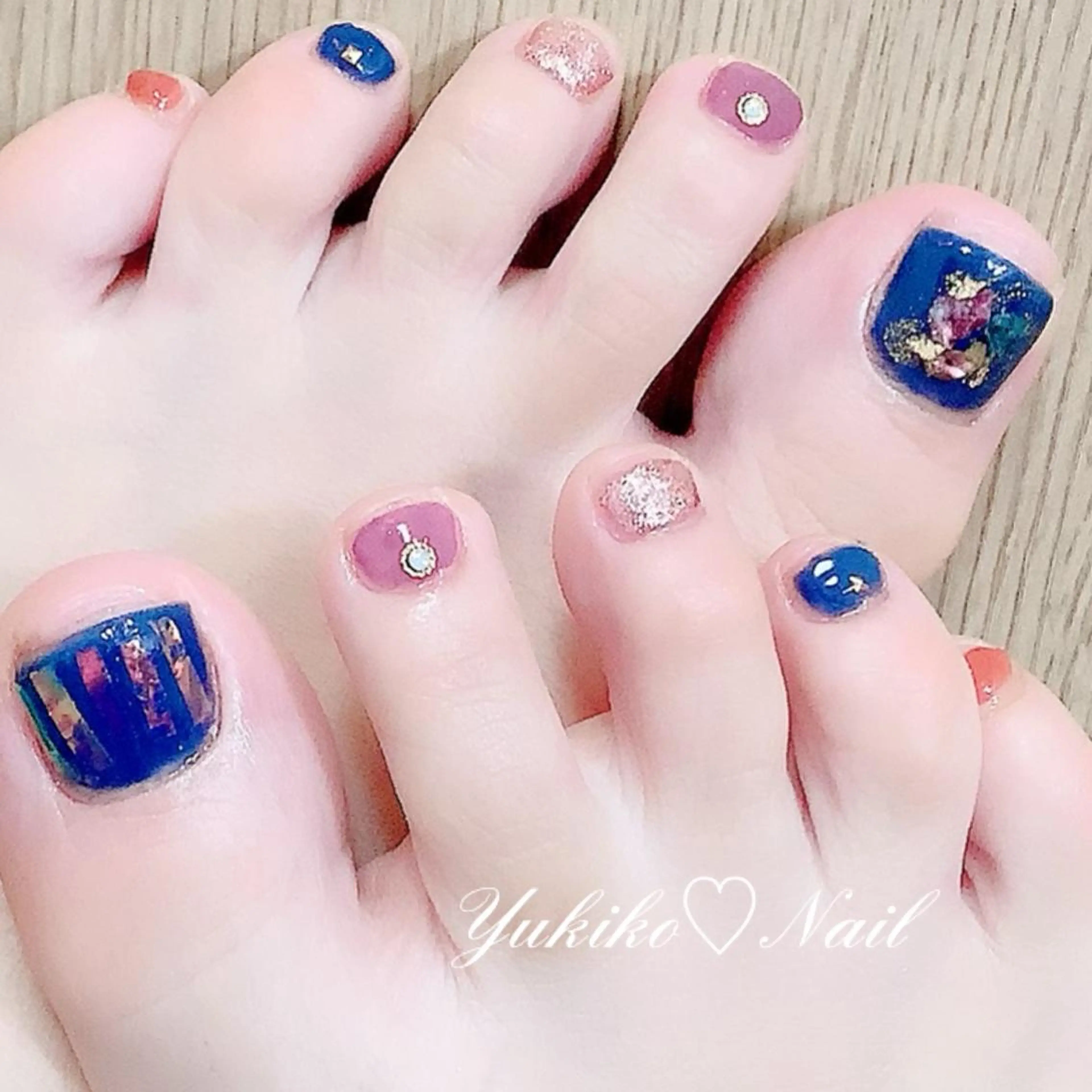 ネイル フットネイル ホログラムネイル 持ち込み ユキコ ネイルのネイルデザイン