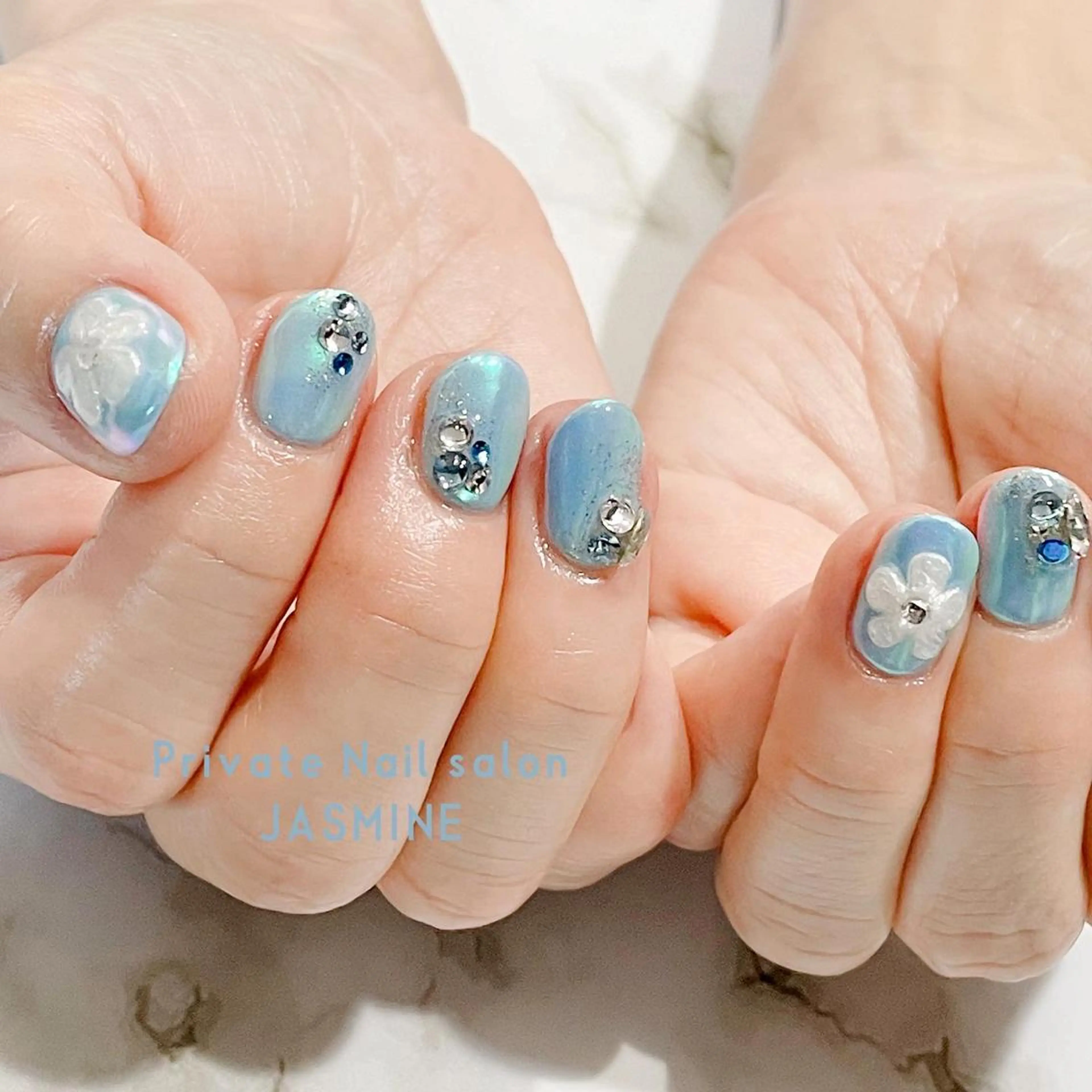 ネイル オーロラネイル ブルー フラワーネイル ぷっくりネイル Nail salon JASMINEのネイルデザイン