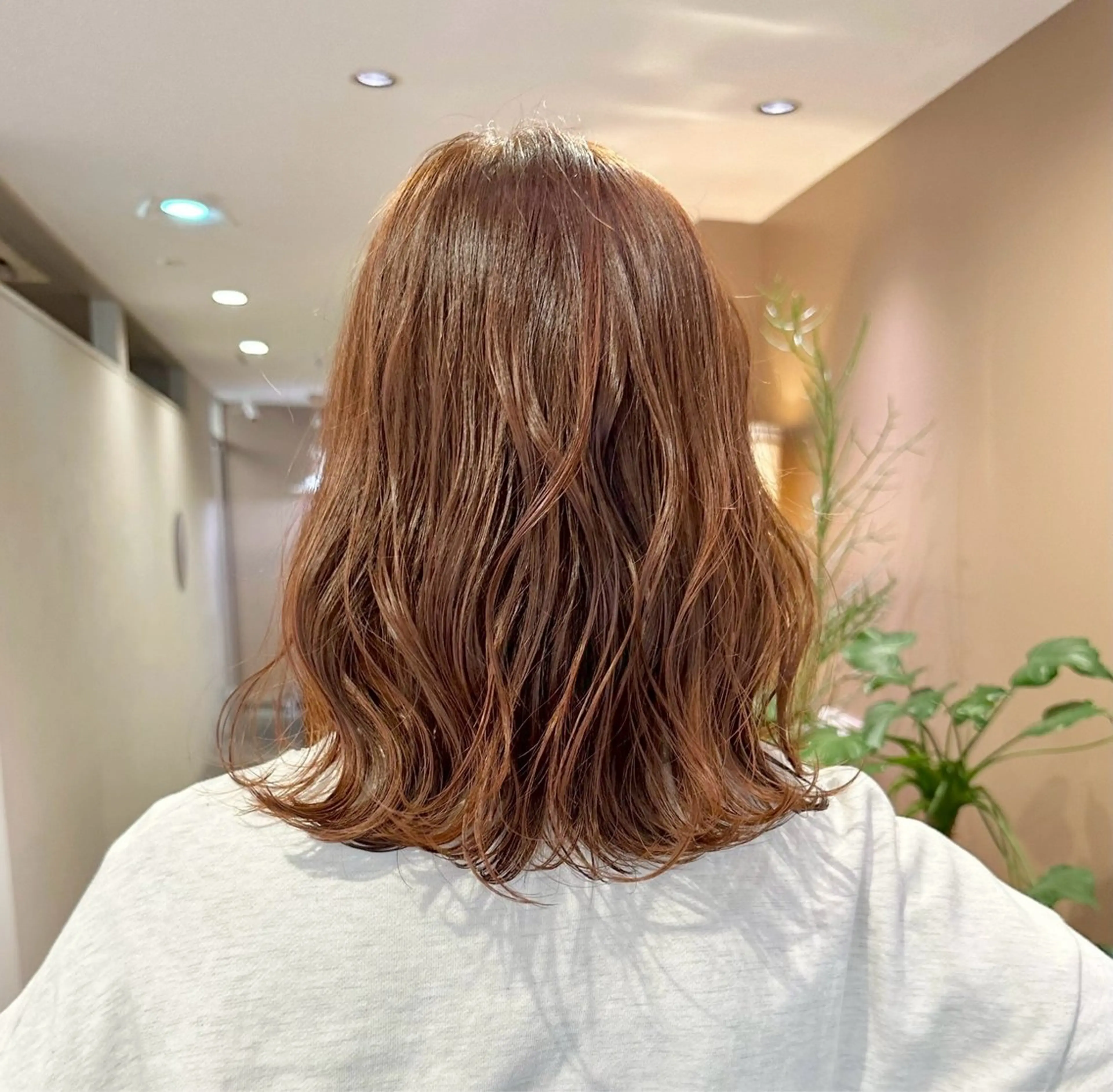 セミロング カラー ブラウンカラー オレンジ オレンジブラウン ✨️赤み消しカラー/ ミルクティーベージュのヘアスタイル