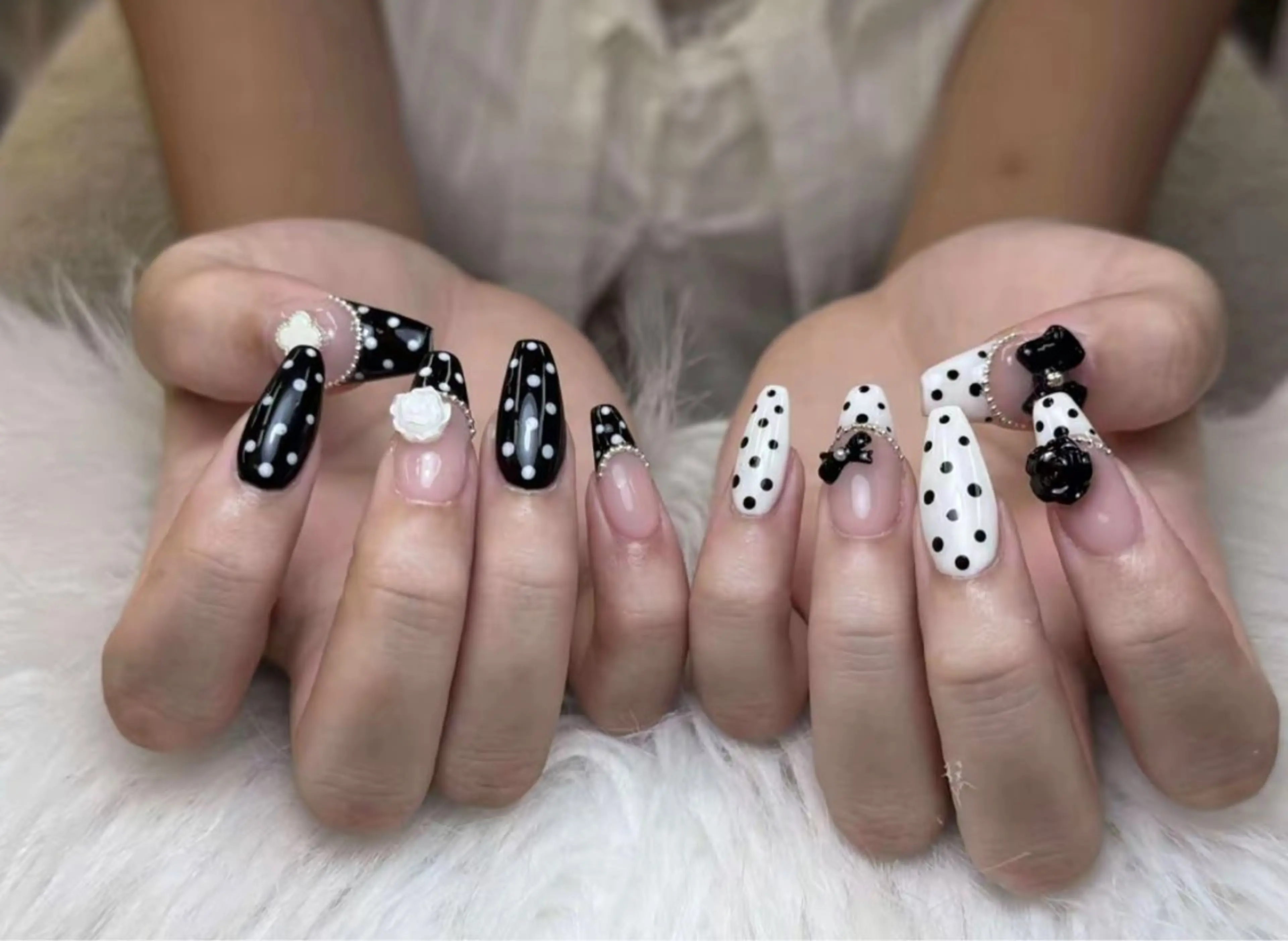ネイル フレンチネイル ジェルネイル マグネットネイル 持ち込み ニュアンスネイル NiJi Nailsのネイルデザイン