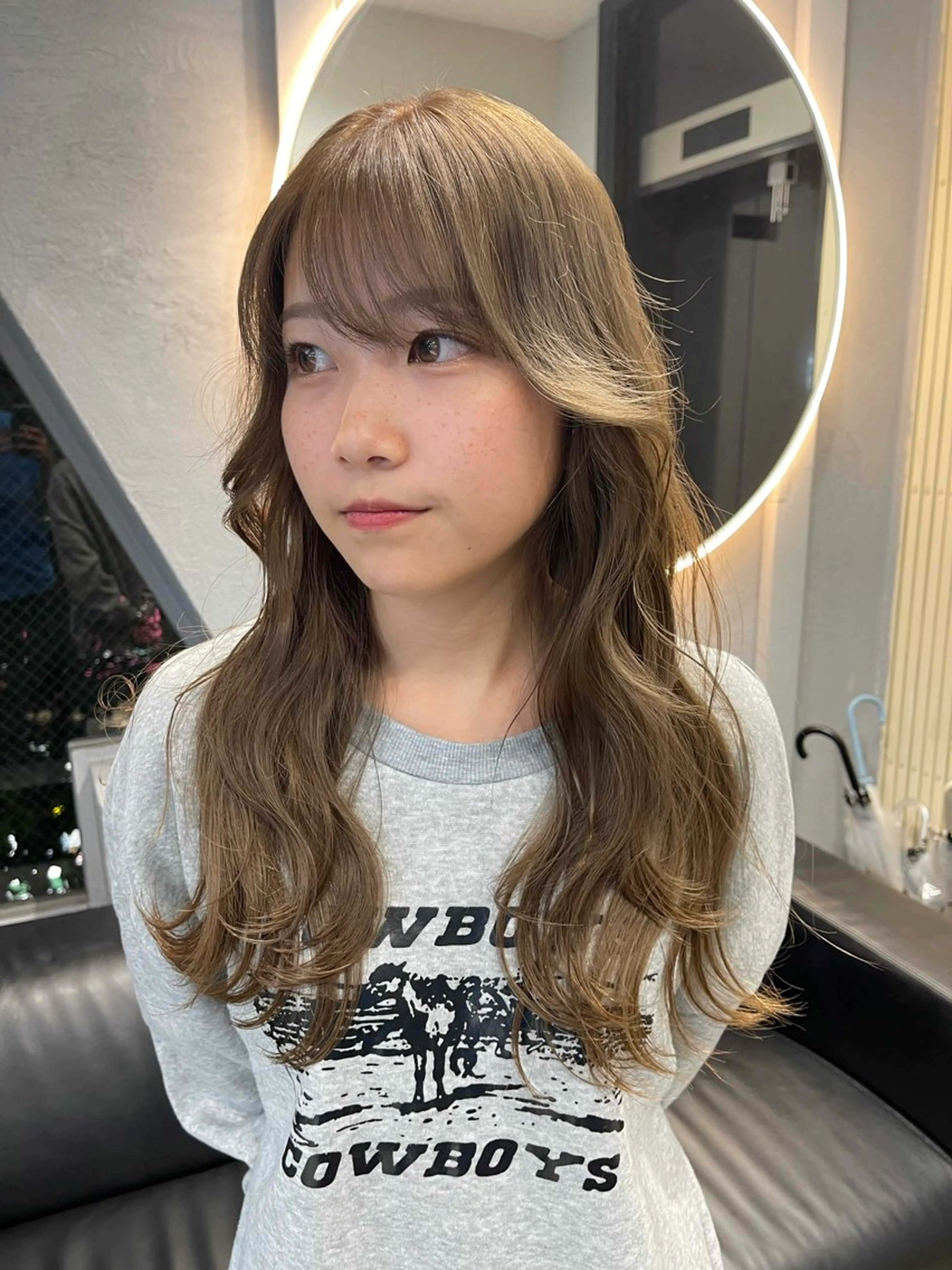 ロング カラー ブリーチ ケアブリーチ デザインカラー ダブルカラー イヤリングカラー TATSUブリーチ/ ミルクティーベージュのヘアスタイル