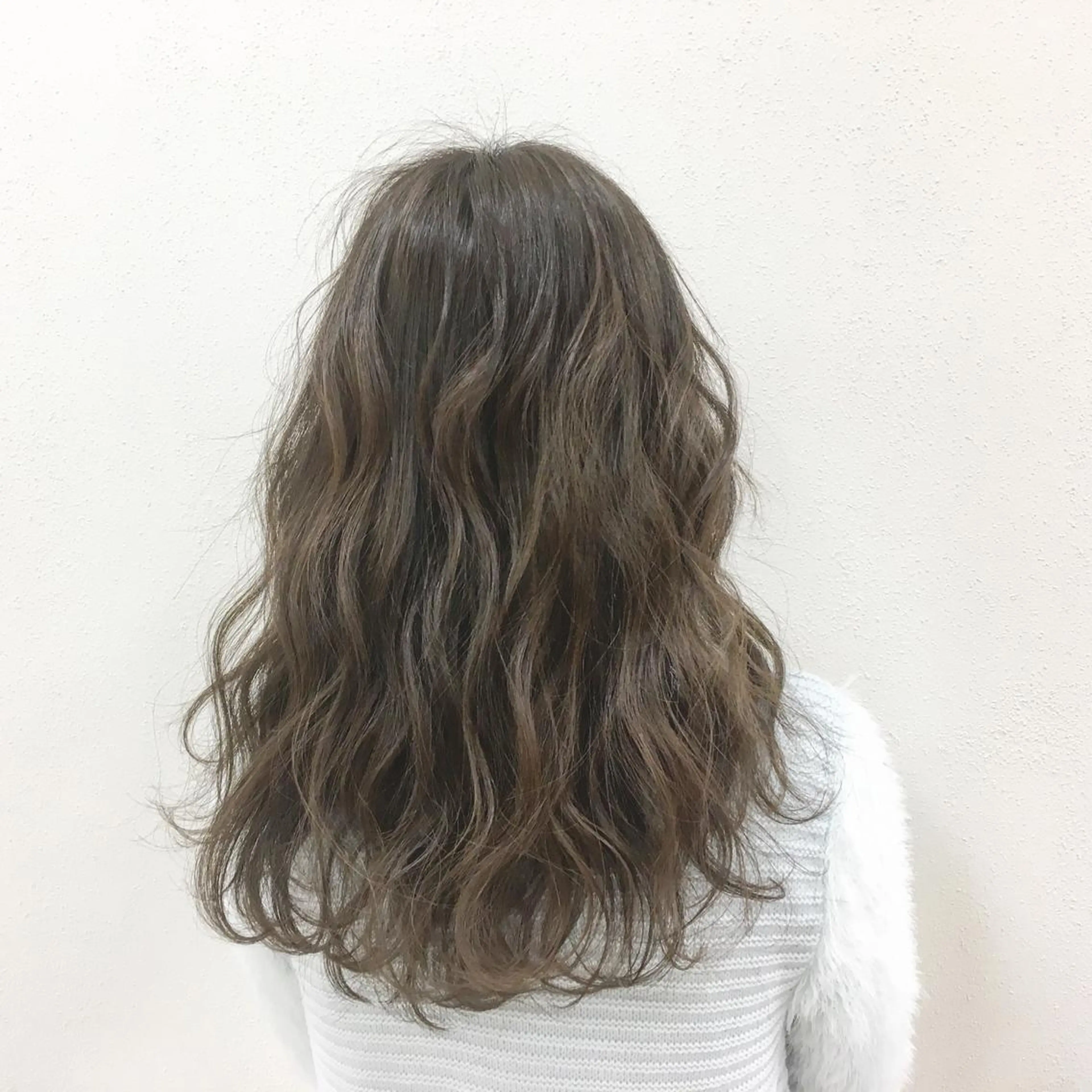 セミロング パーマ アッシュ アッシュグレー アッシュグレージュ ノンダメージ髪質改善 カラー💎/KURAのヘアスタイル