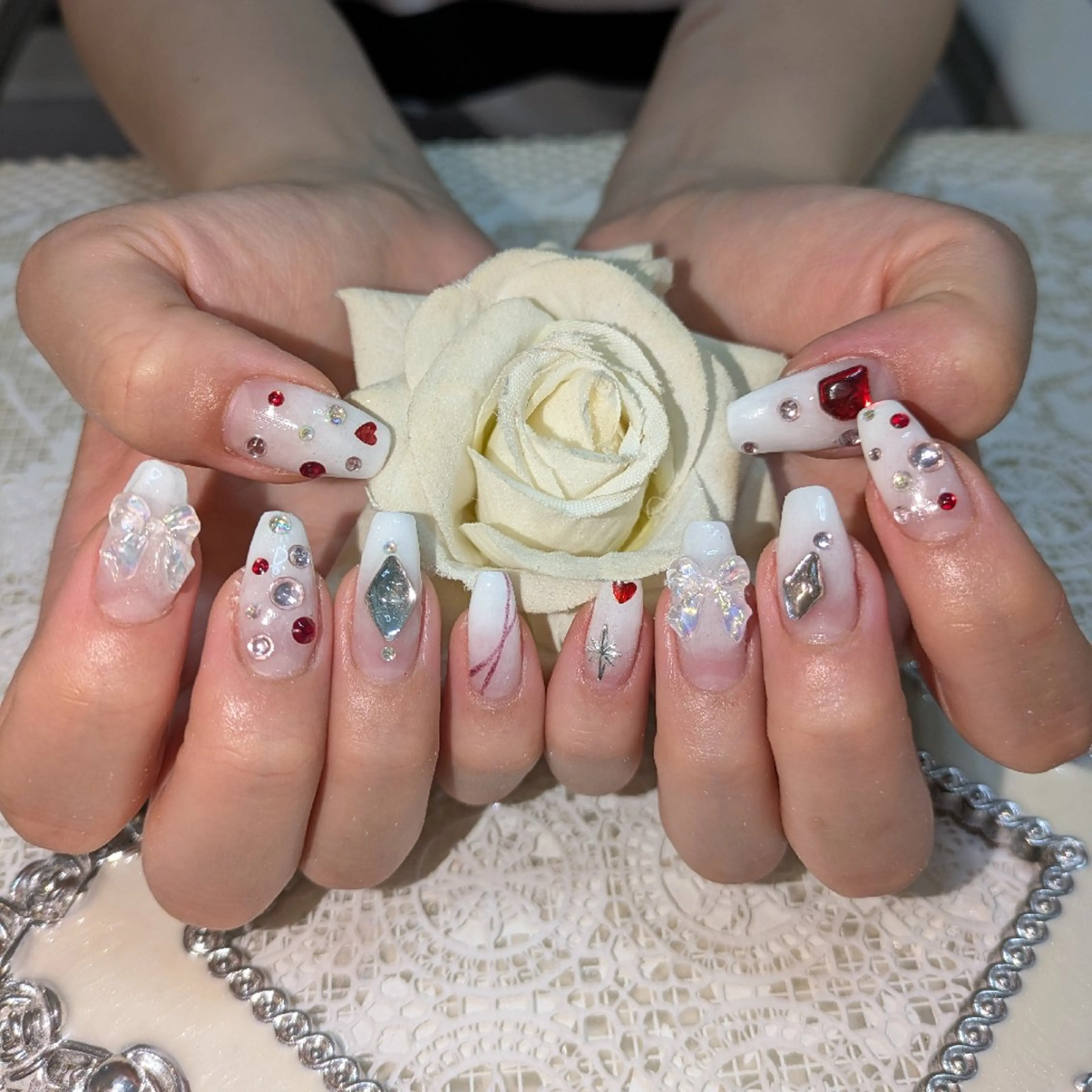 ネイル エステとネイル ローズコンフォートのネイルデザイン