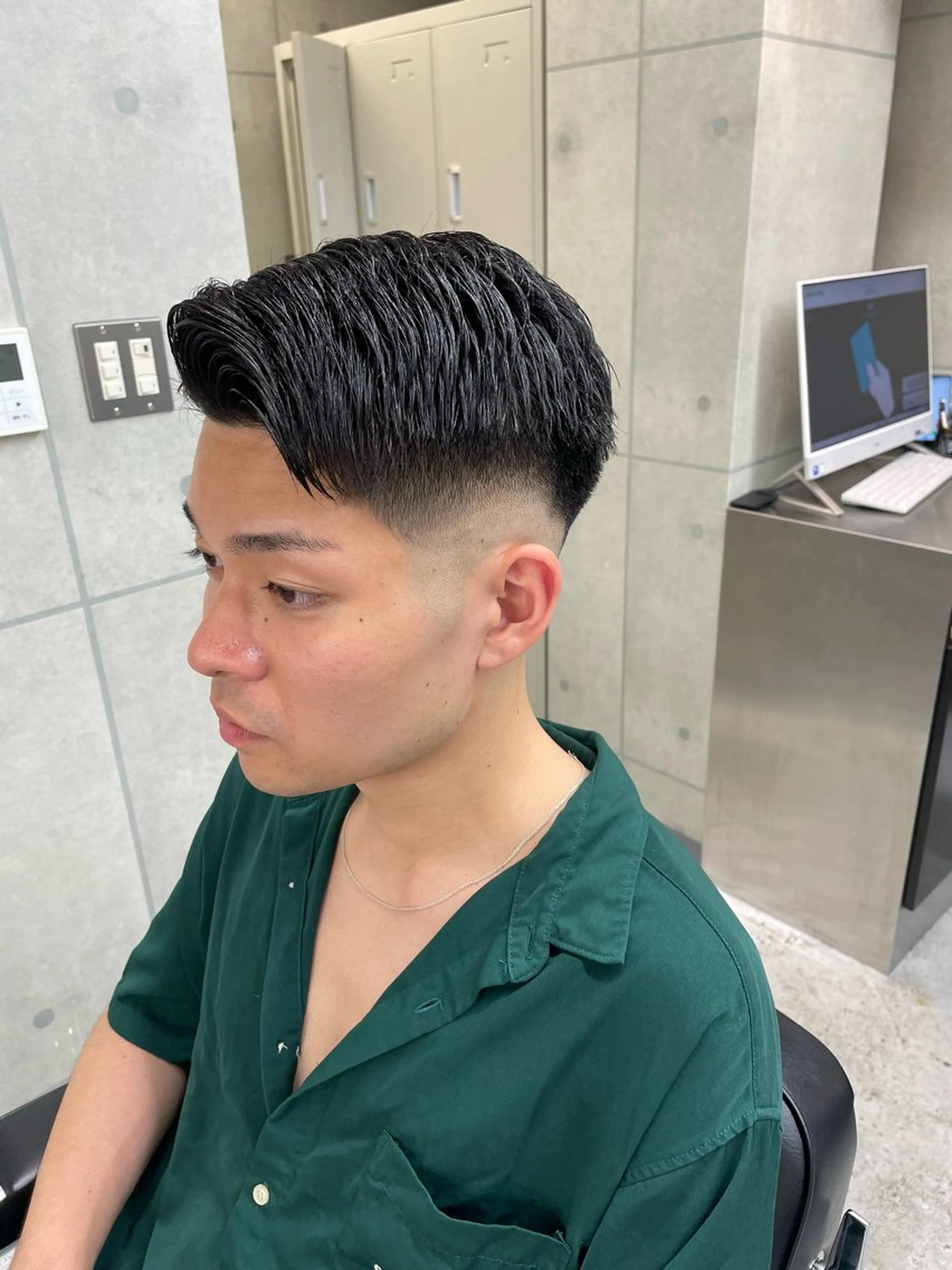 日曜日限定カットメニュー、(練習メニューのため、フェードカット、ショートレイヤー、ソフトモヒカンのみ)シャンプー付きの写真