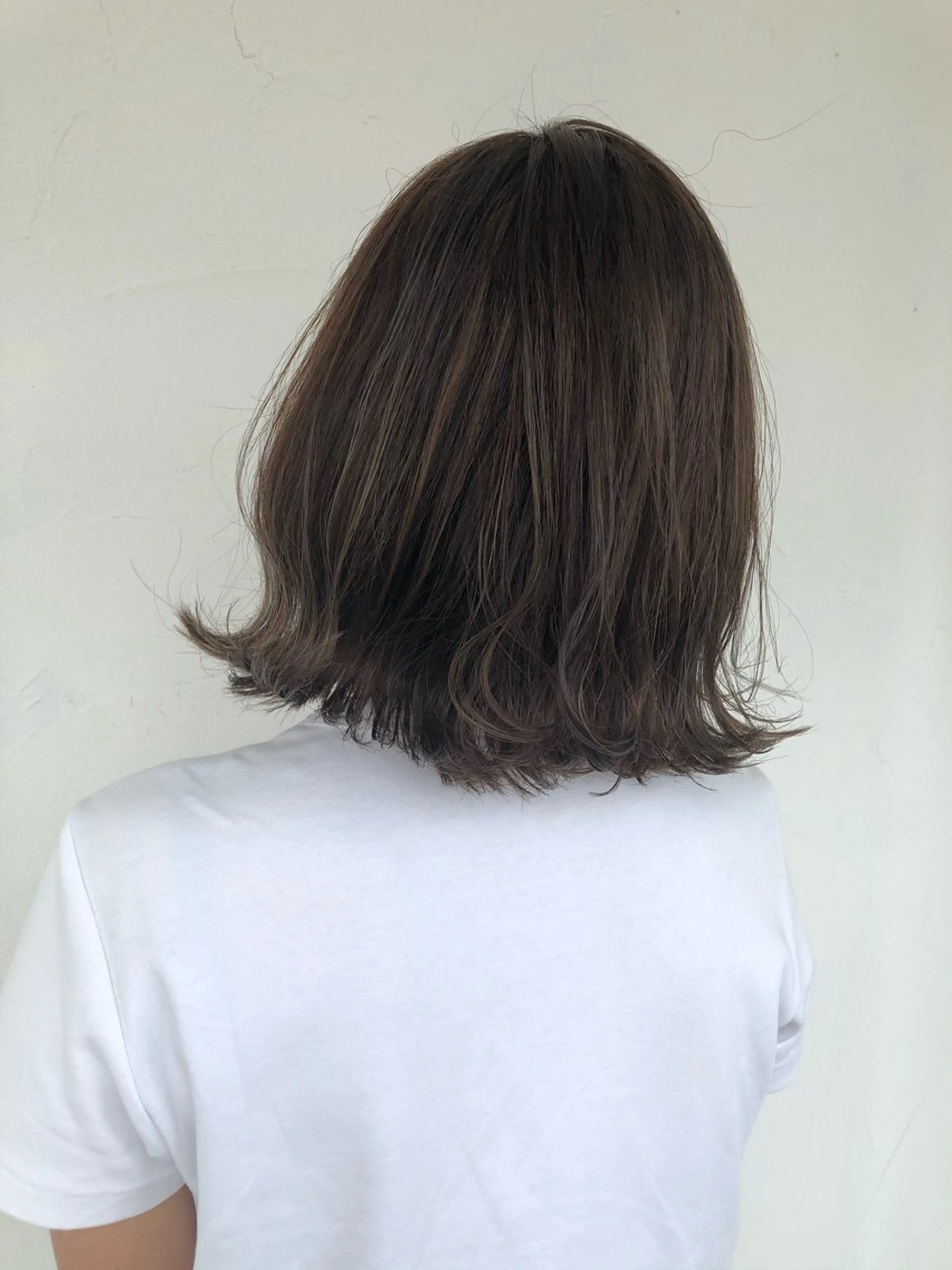 ミディアム カラー グレージュ ハイライトカラー カーキグレージュ ボブ ハイライト 原 🫶トレンドヘアのヘアスタイル