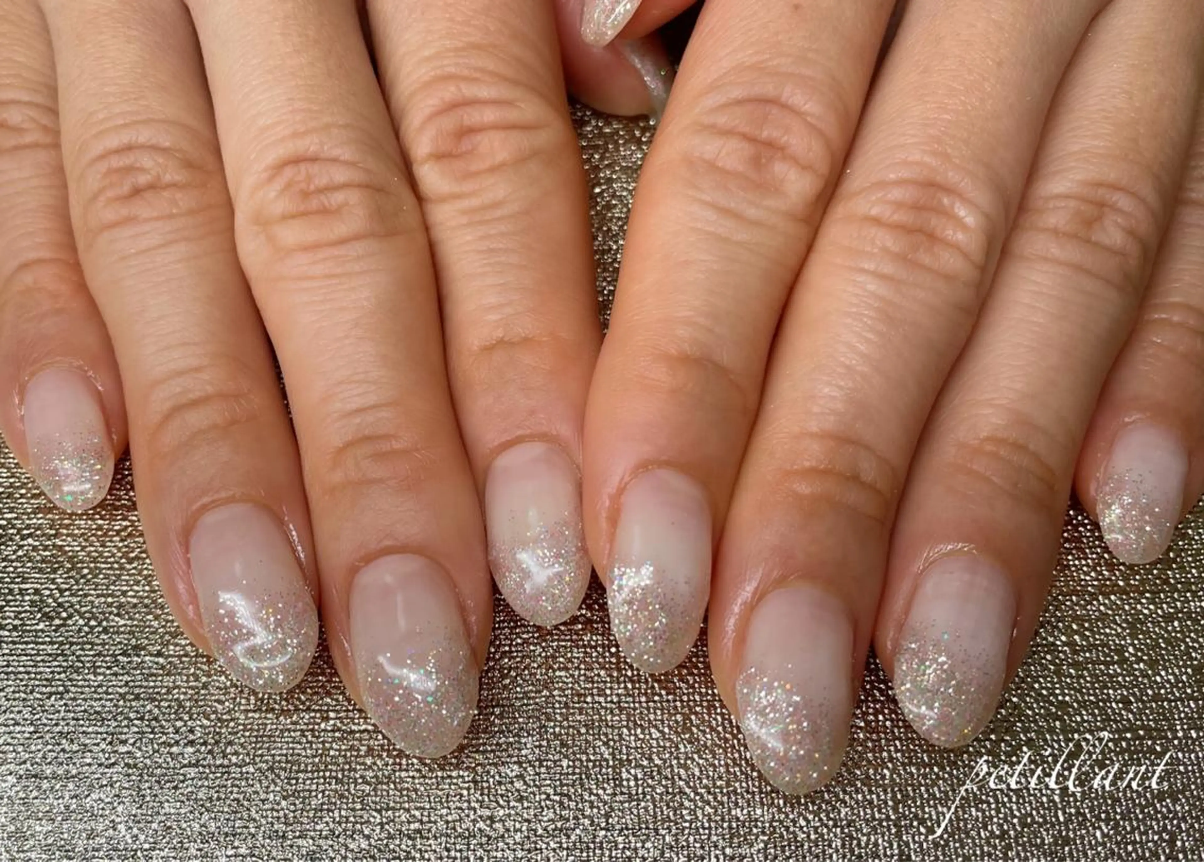 ネイル ブルー グラデーション ラメ(グリッター) ラメグラデーション ピンク petillant所属・nail salon petillantのネイルデザイン