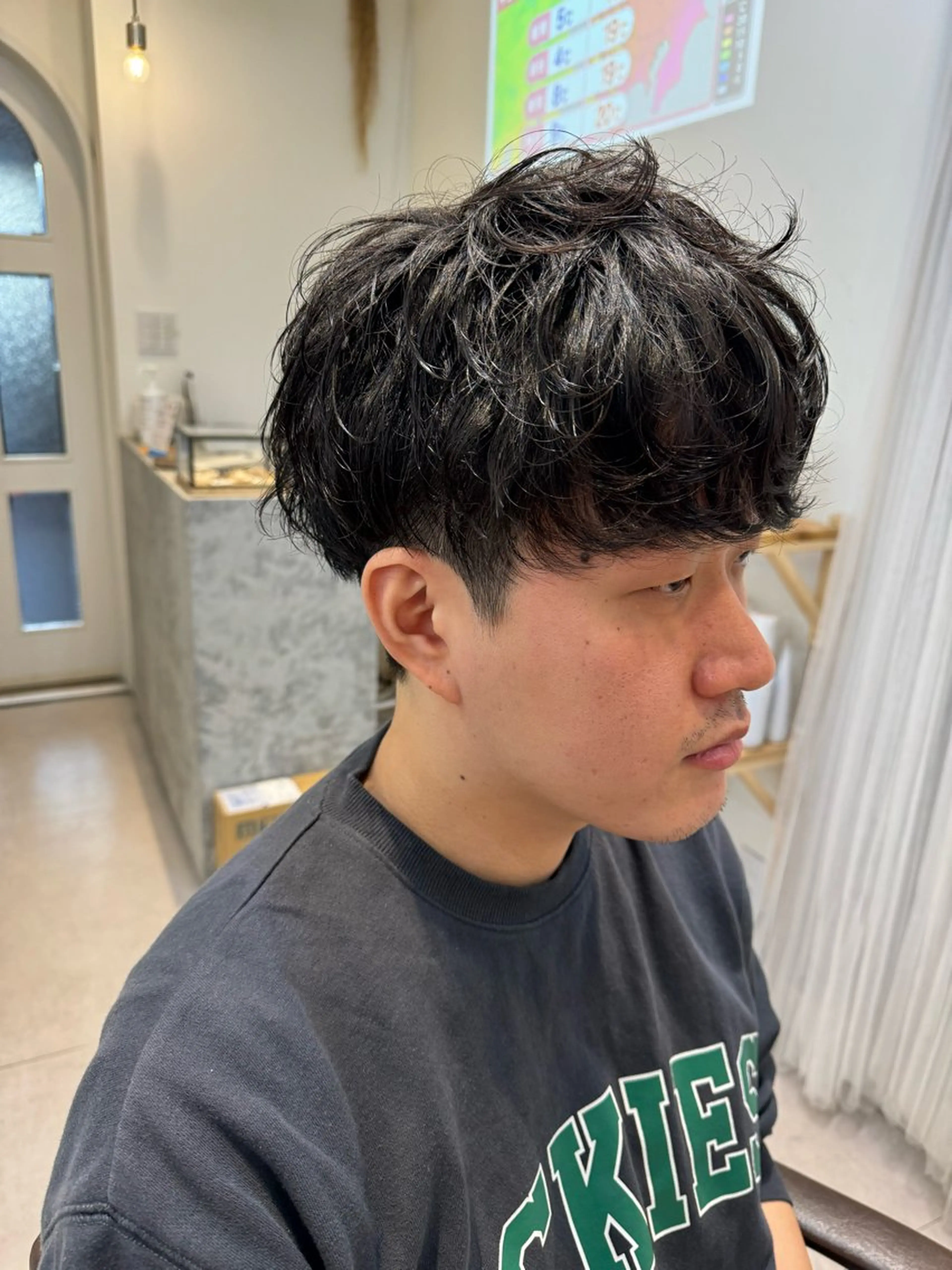 ミディアム パーマ メンズ ミディアムパーマ メンズパーマ カット パーマ トリートメント 似合う髪型が 分からない方へのヘアスタイル