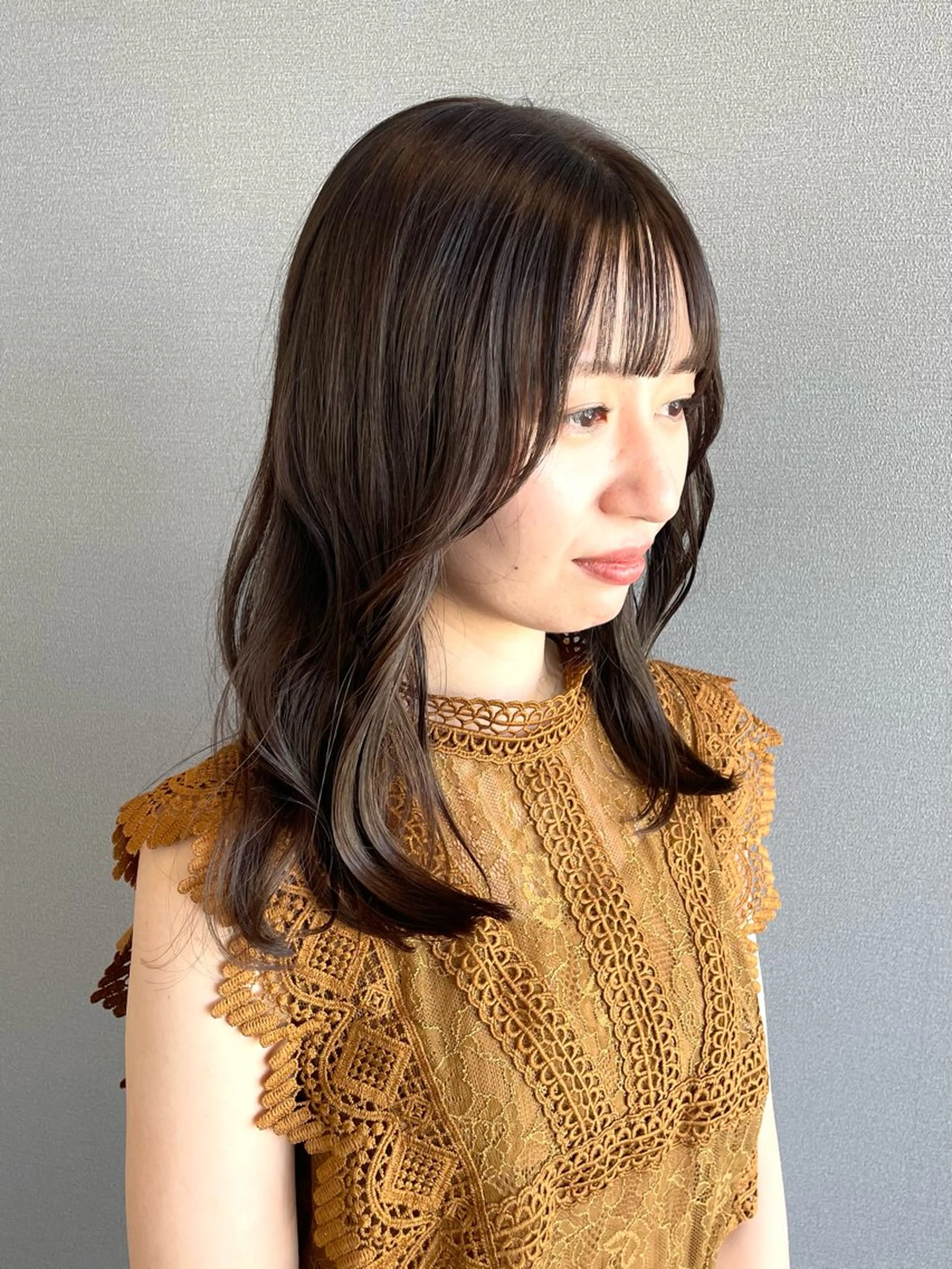 ミディアム カラー ブリーチ グレージュ ブリーチなしカラー カット ヘアカラー トリートメント kitin 吉祥寺 山岸花のヘアスタイル