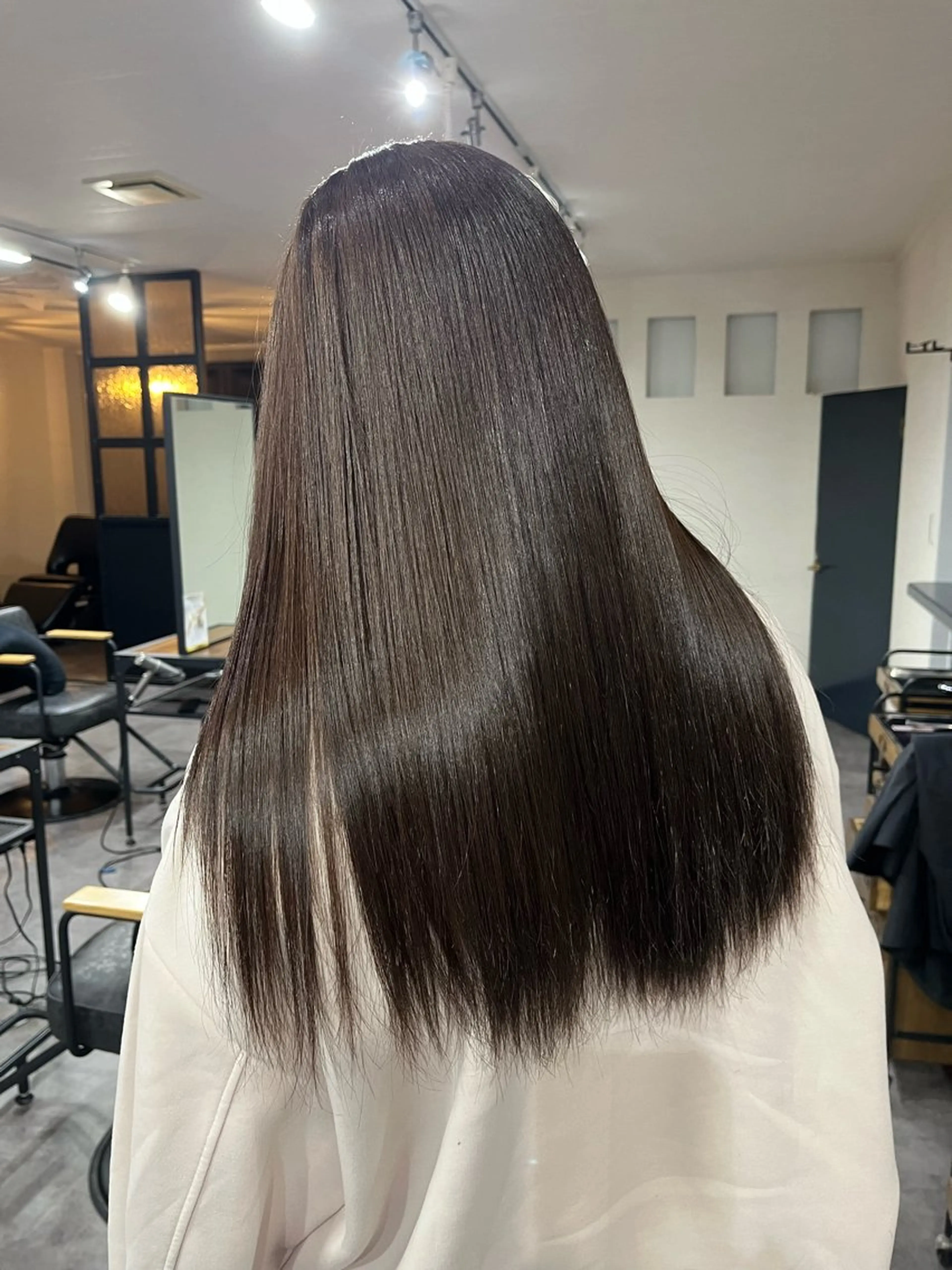 セミロング カラー 鳥居 叶夢のヘアスタイル