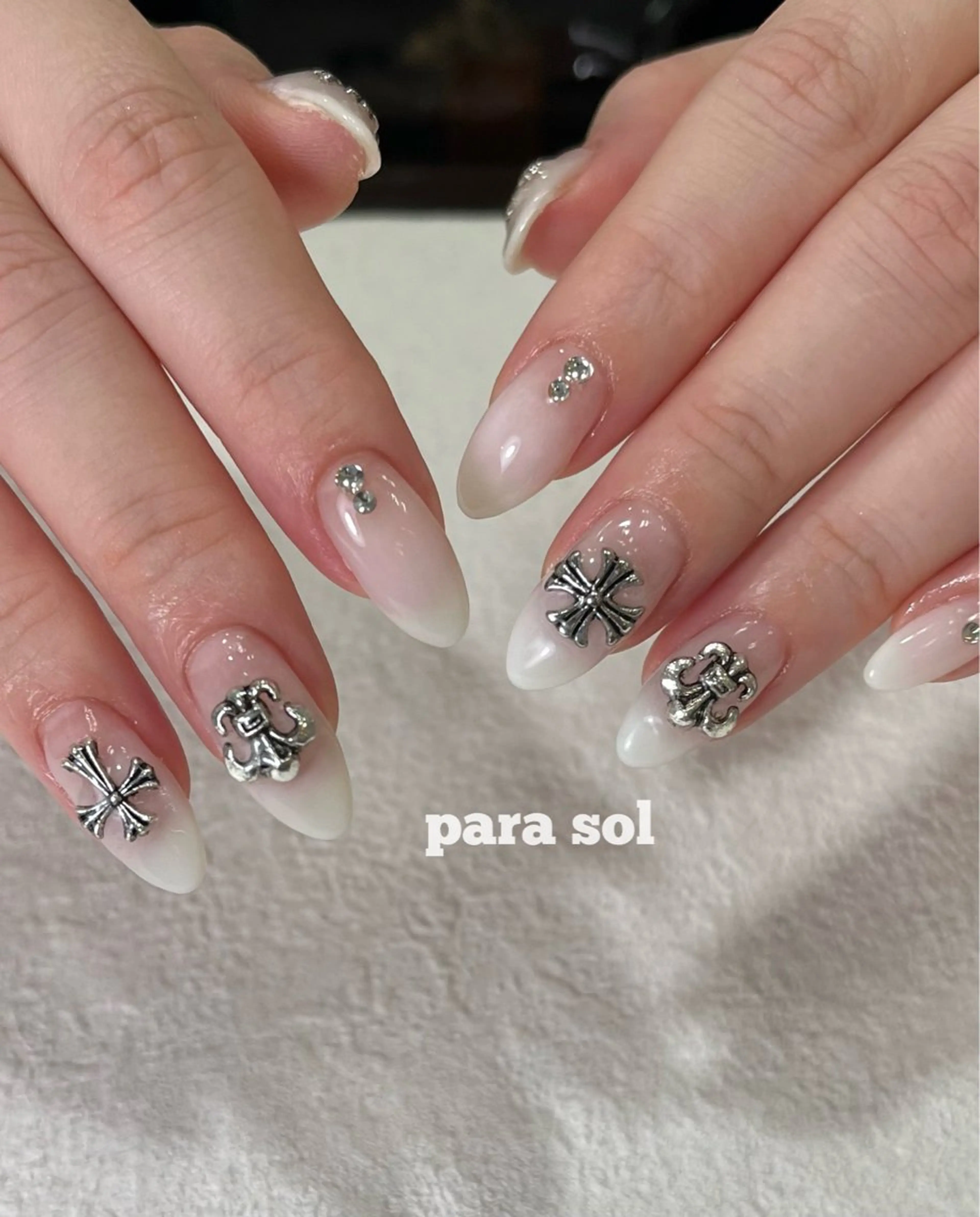 ネイル ジェルネイル グラデーション キラキラネイル パラジェル ストーンネイル ハンドネイル フットネイル Para Sol nail　Maoのネイルデザイン