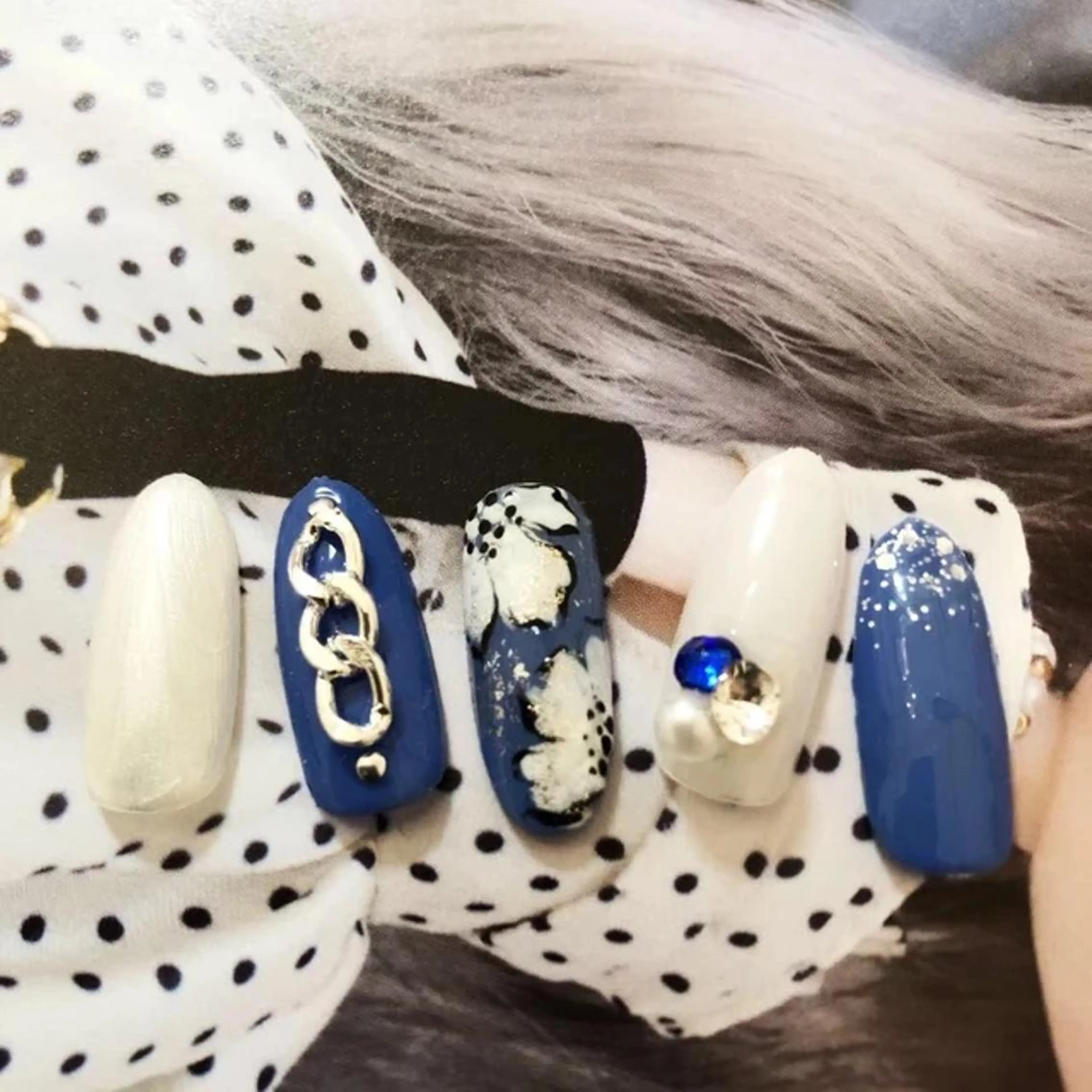 ネイル ネイビー ホワイト MoonNail ユリ🌸のネイルデザイン