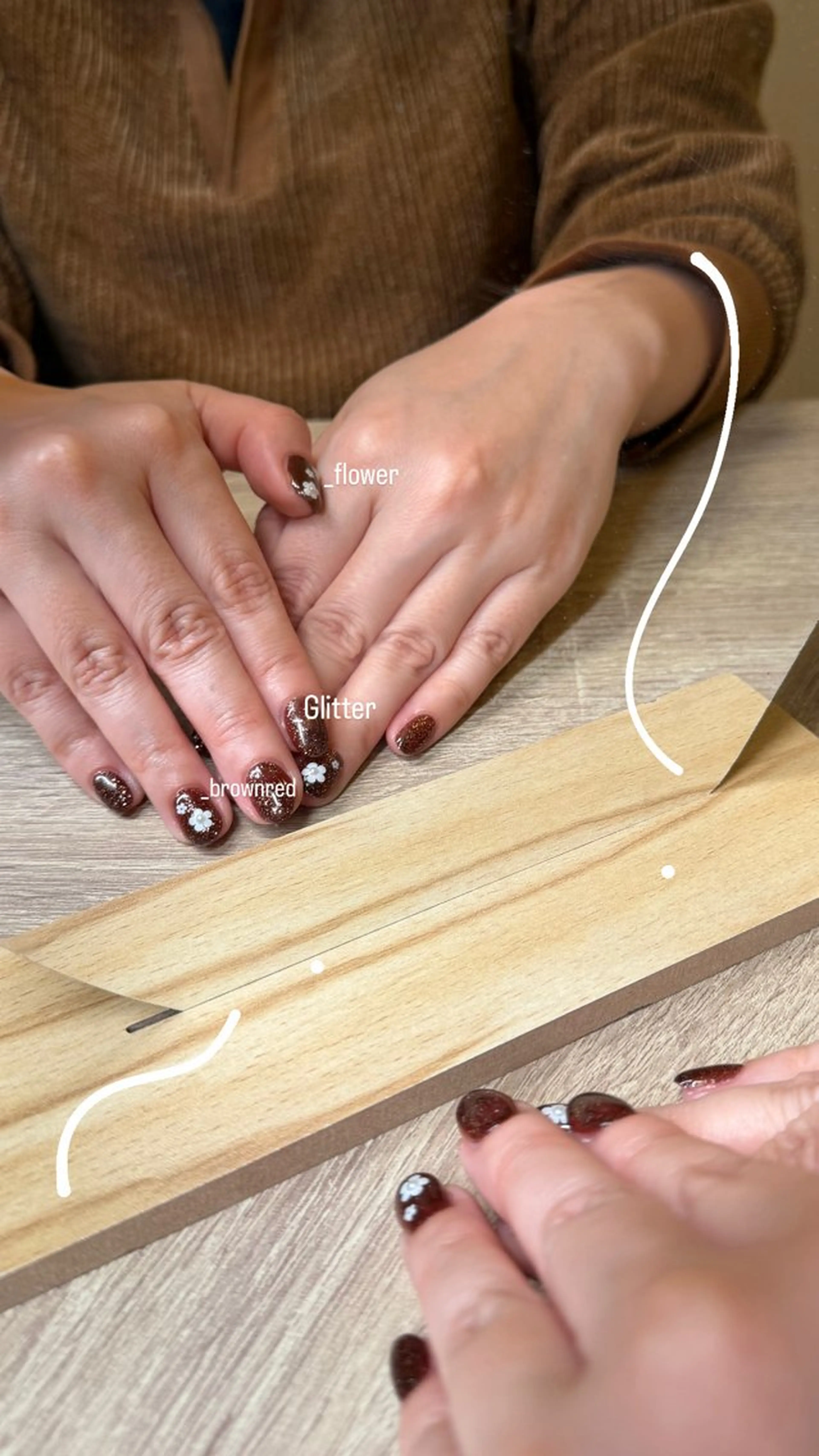 ネイル ブラウン フラワーネイル ジェルネイル ラメ(グリッター) 持ち込み ハンドネイル フットネイル 斎藤 桃華のネイルデザイン
