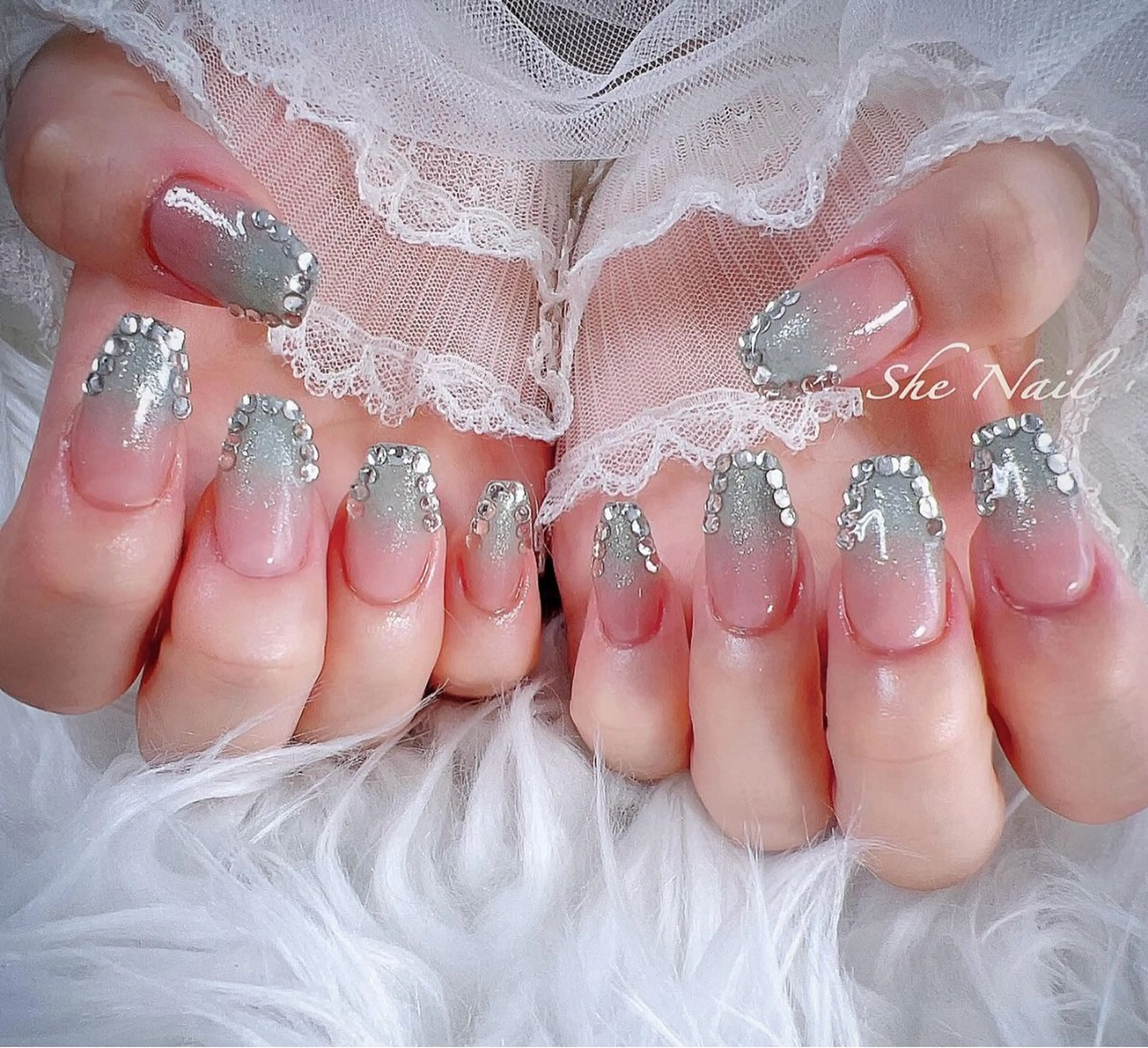 ネイル チークネイル ドット 長さ出し フットネイル フレンチネイル ハンドネイル She   Nail所属・ISA_ BELLAのネイルデザイン