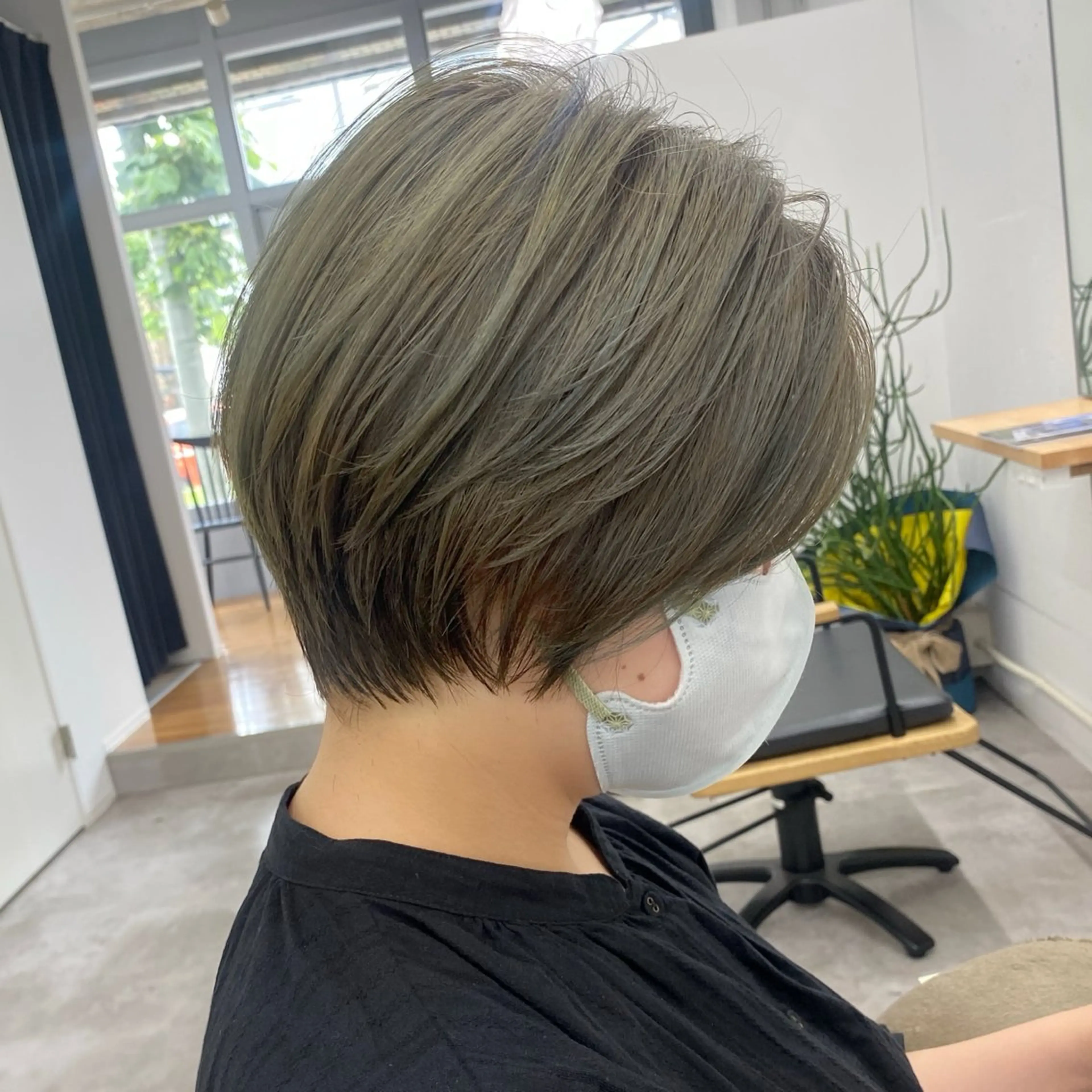 ショート カラー 小西 雅大のヘアスタイル