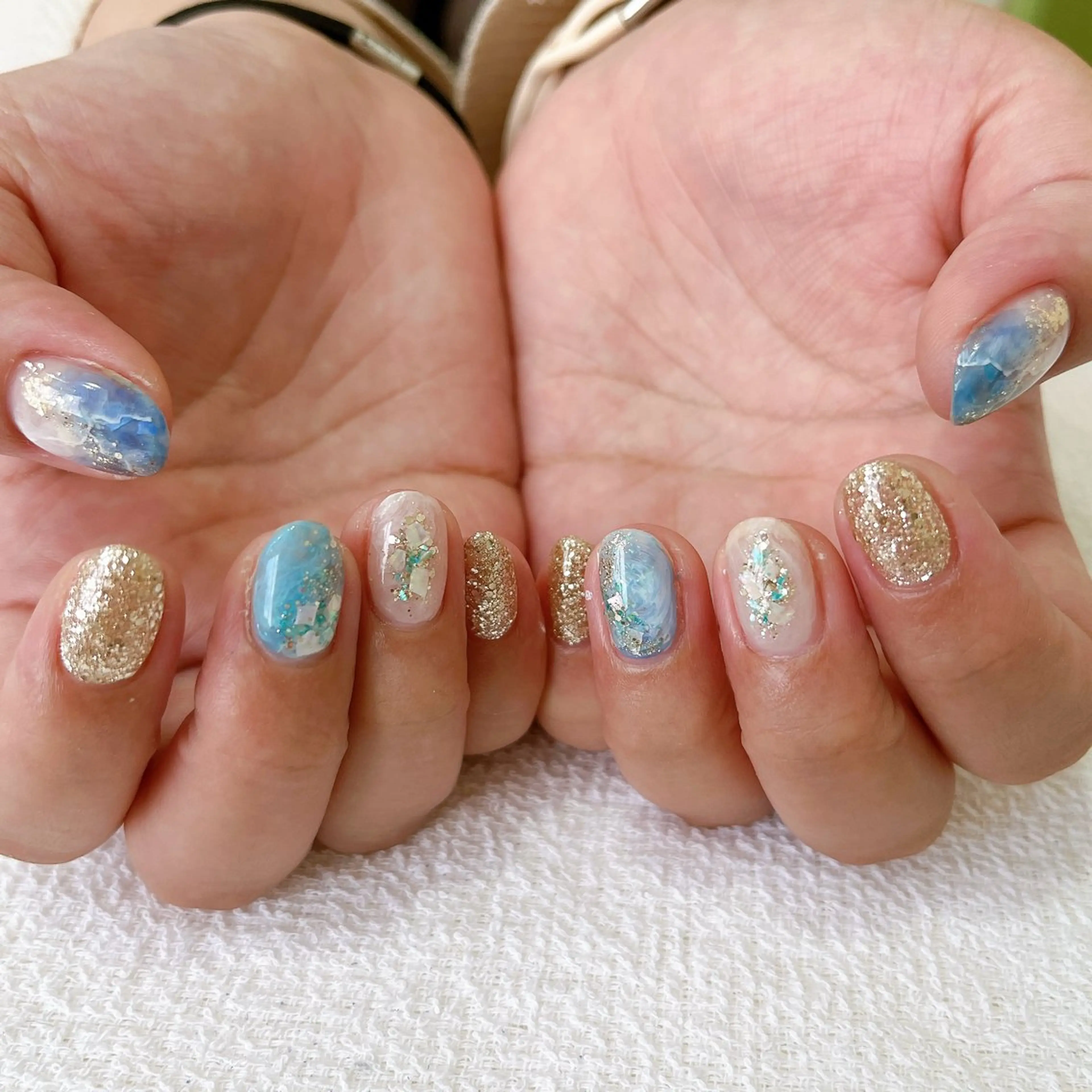 ネイル ブルー ニュアンスネイル 伊藤 愛のネイルデザイン