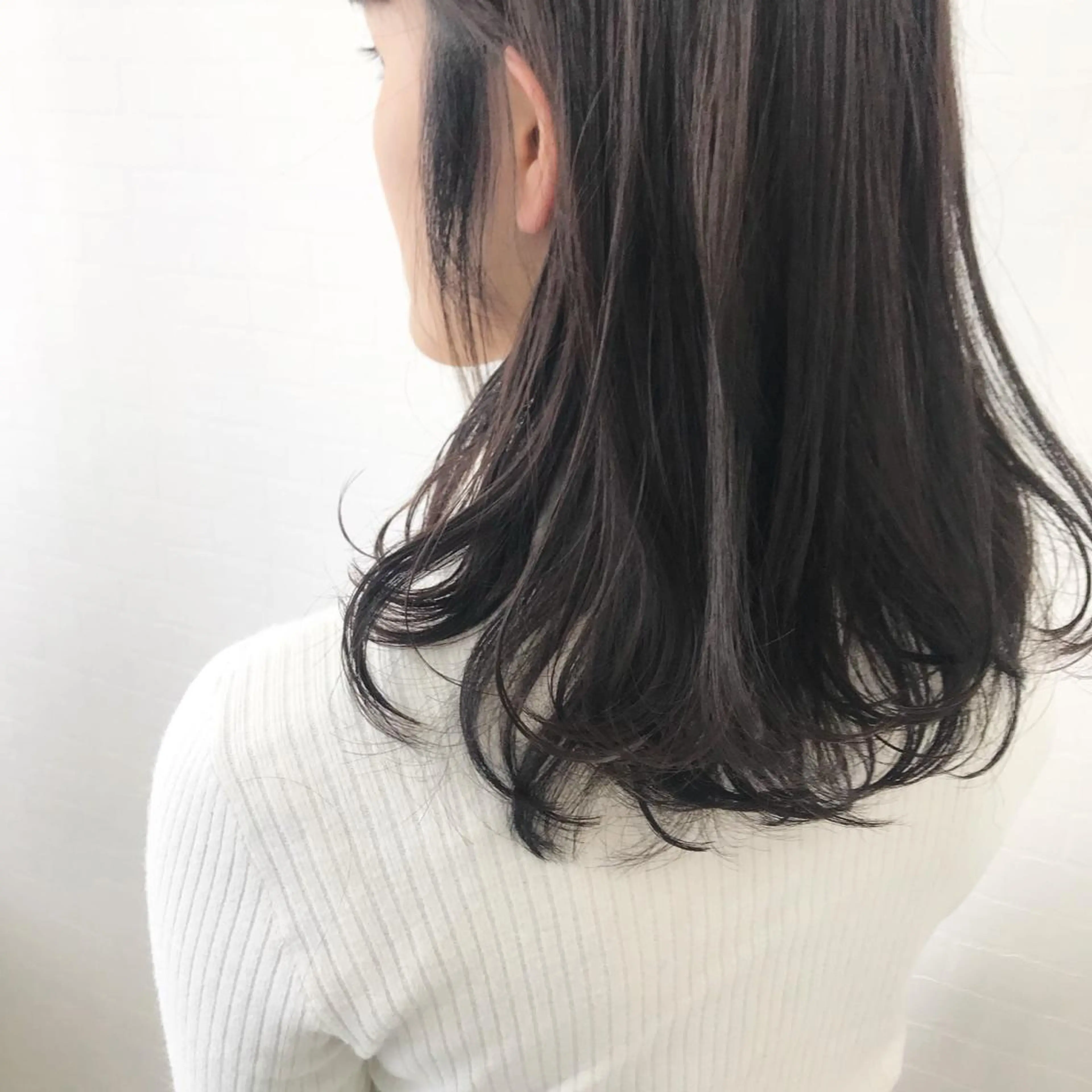 セミロング カラー オリーブ/アッシュ やわらか透明感カラーのヘアスタイル