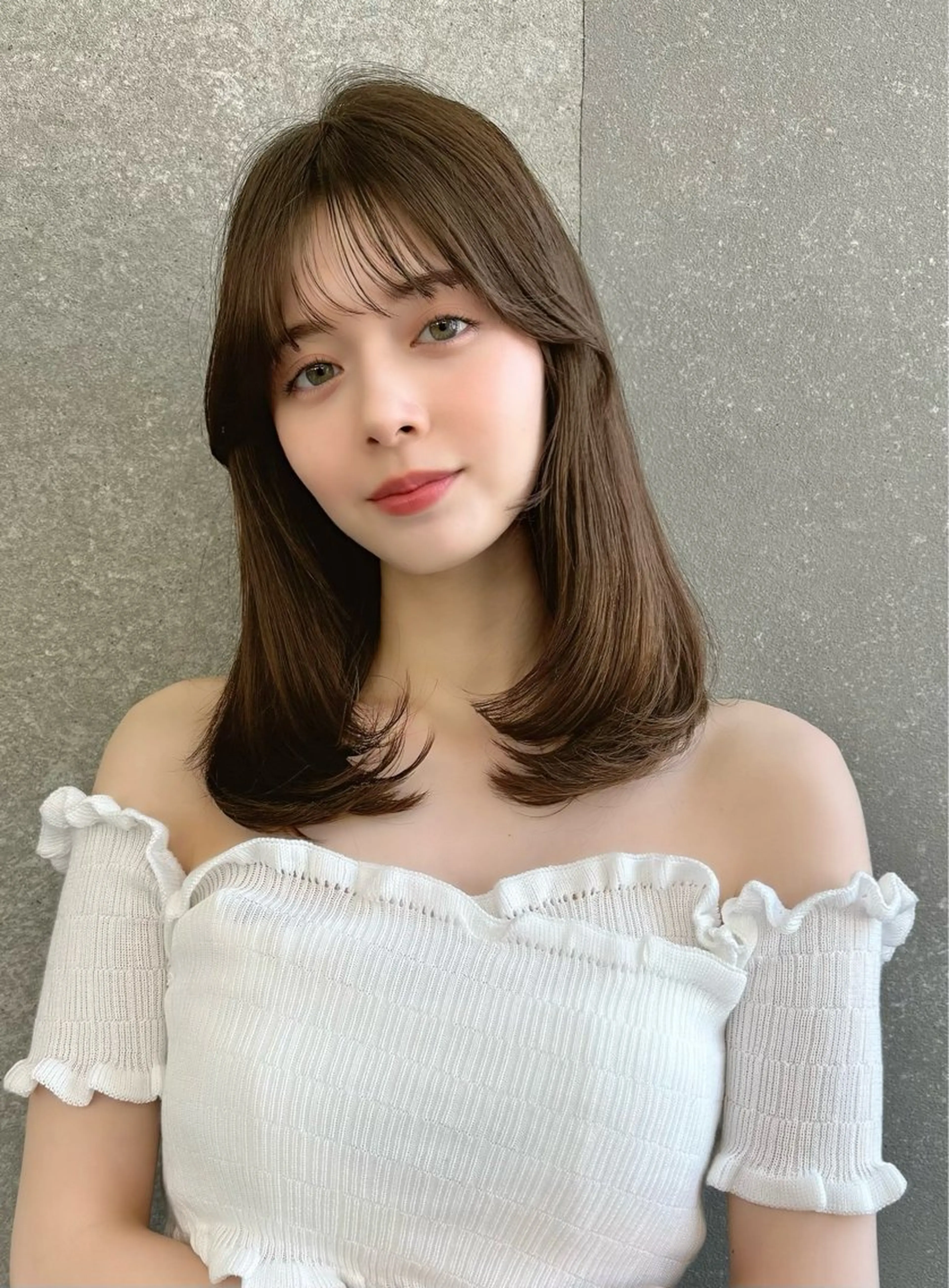 ミディアム カラー グレージュ オリーブグレージュ オリーブグレー カット ヘアカラー トリートメント 本田 奈穂美のヘアスタイル
