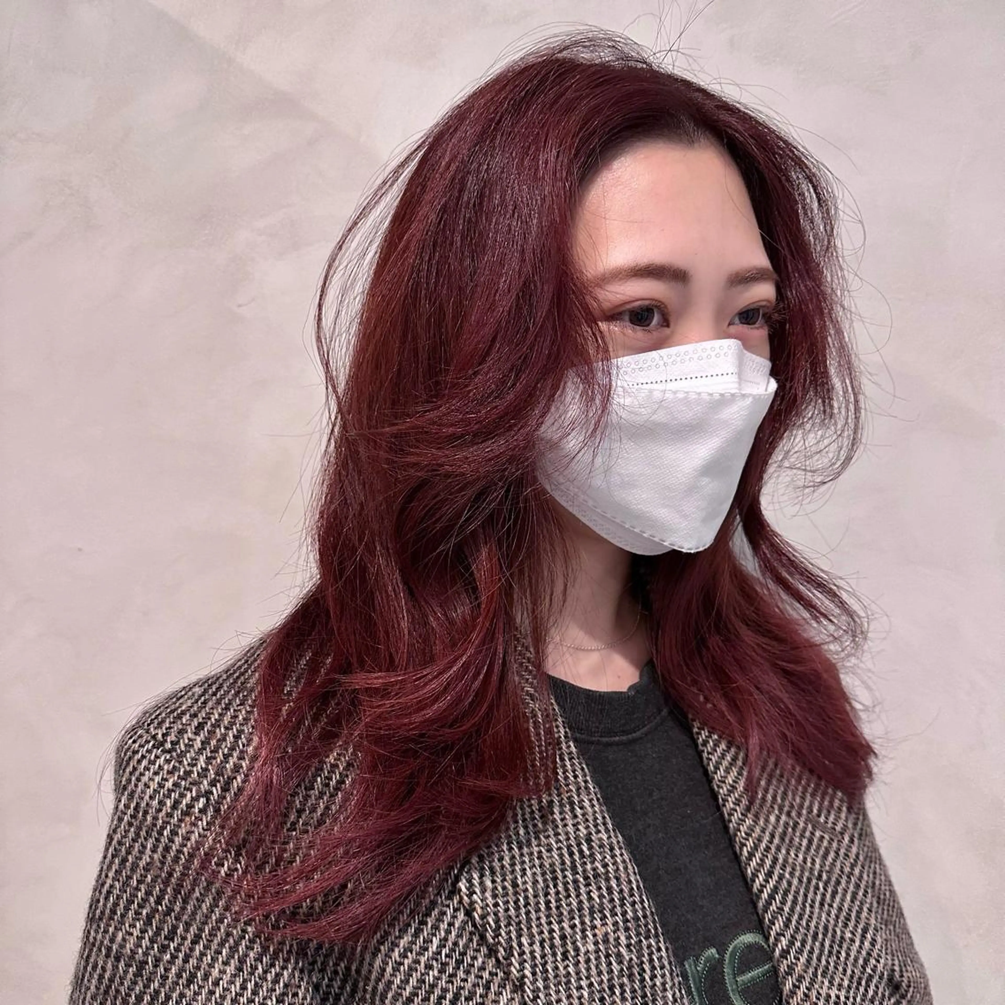 ロング カラー ボルドーカラー ピンクカラー レイヤーカット Yuki☺︎パーマ レイヤーカットのヘアスタイル