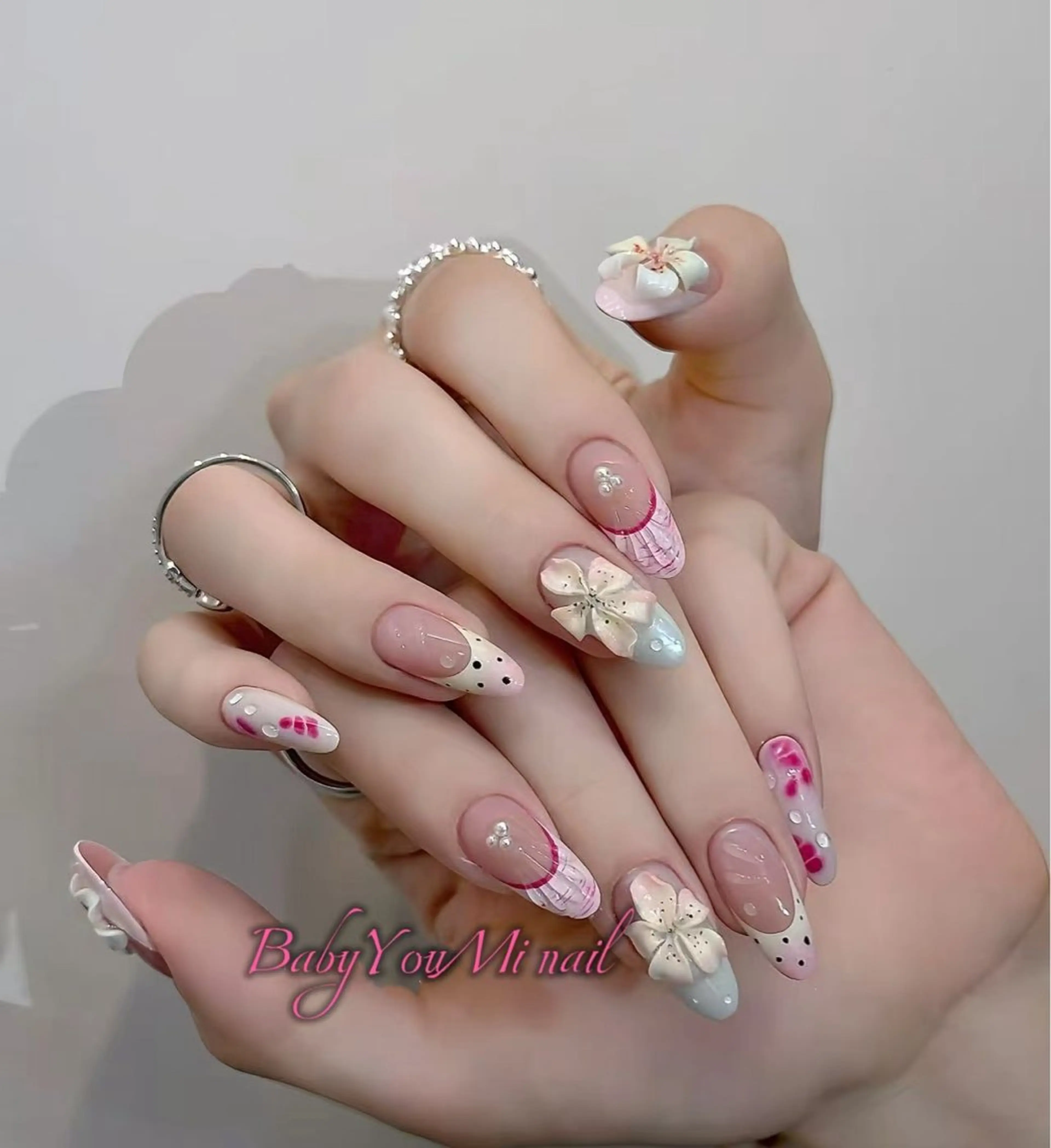 ネイル オーロラネイル フラワーネイル フットネイル フレンチネイル ジェルネイル ハンドネイル BabyYouMi nailのネイルデザイン